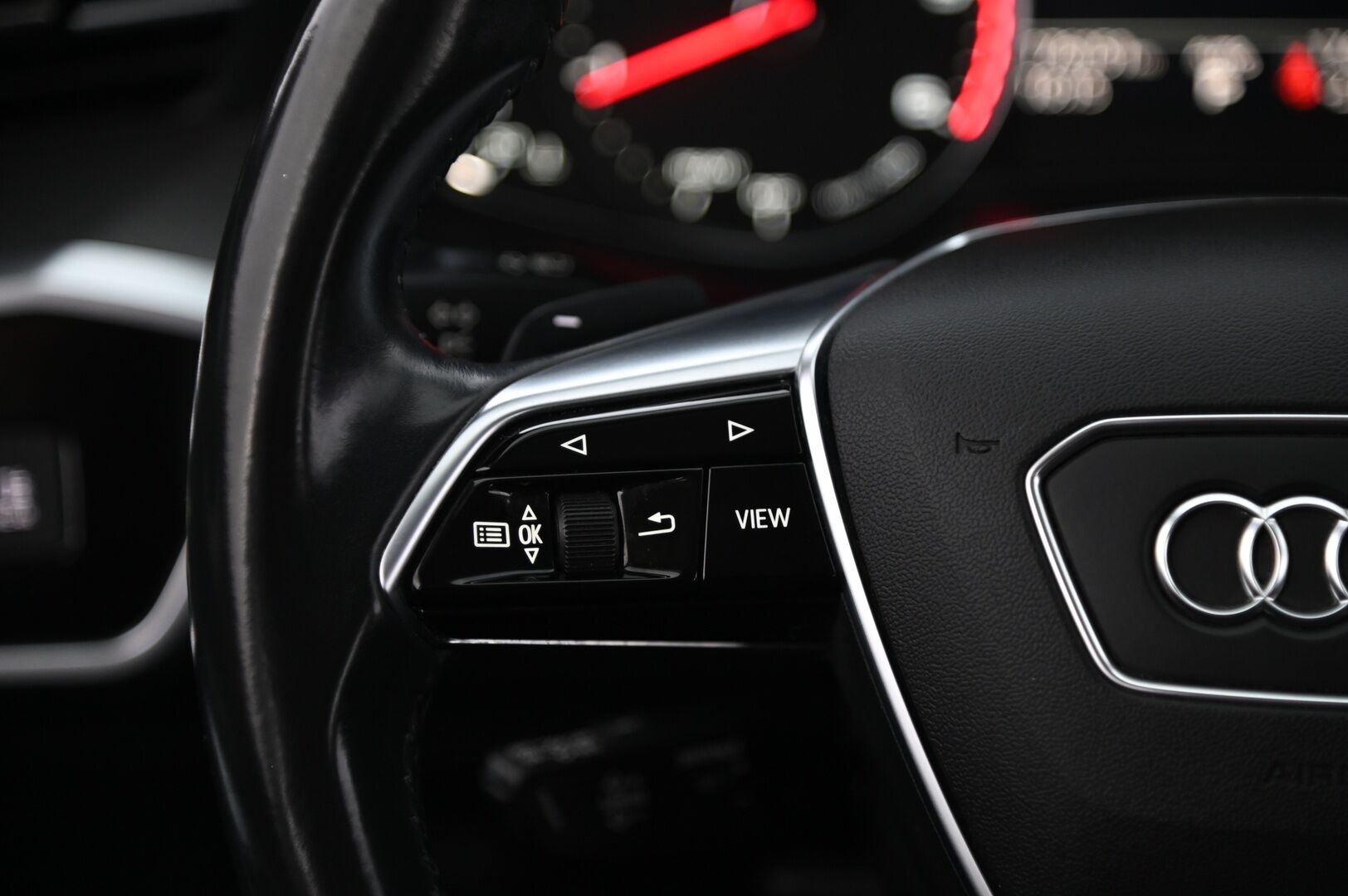 Audi A6 2019 Avant Business 40 TDI MHEV quattro S tronic *Webasto / Vetokoukku / ACC / Navi / Sähkötoiminen takaluukku* - *Siisti / Juuri saapunut / Juuri Huollettu*