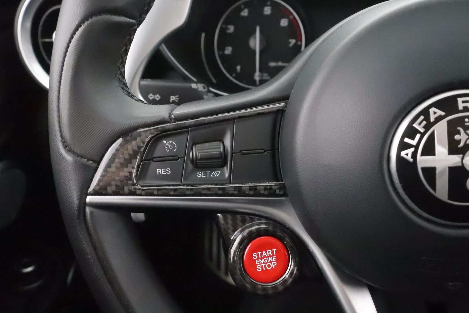 Alfa Romeo Giulia 2017 2,0 Bensiini 280hp AT8 AWD Veloce - | Panorama | H&K | Vakkari | P.Kamera | Muistipenkki | Sporttinahat | Bi-Xenon | Keyless | Ratinlämmitin | Kahdet renkaat aluvanteilla | Merkkihuollettu | 