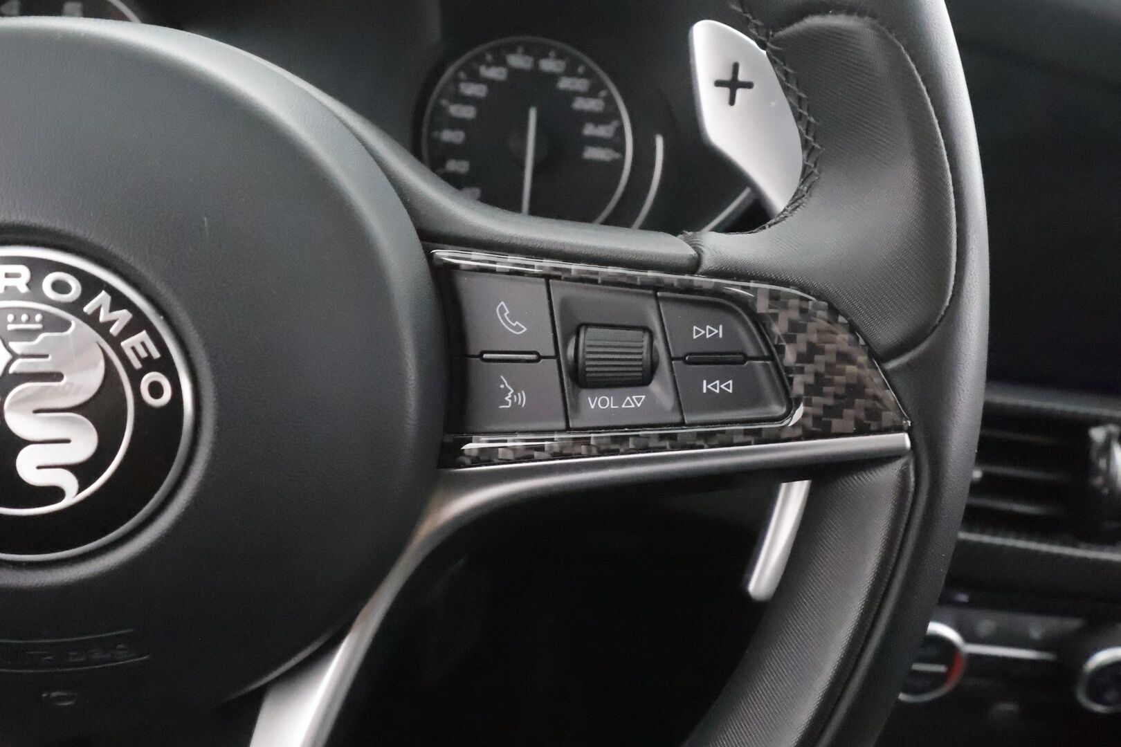 Alfa Romeo Giulia 2017 2,0 Bensiini 280hp AT8 AWD Veloce - | Panorama | H&K | Vakkari | P.Kamera | Muistipenkki | Sporttinahat | Bi-Xenon | Keyless | Ratinlämmitin | Kahdet renkaat aluvanteilla | Merkkihuollettu | 
