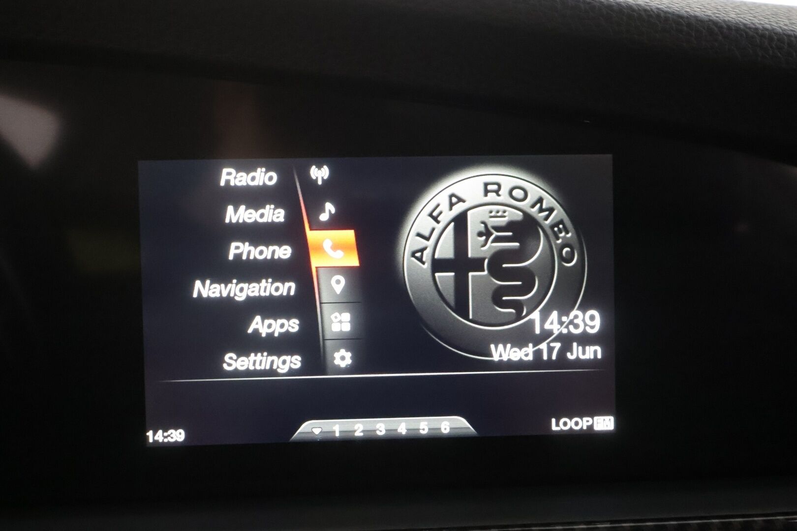 Alfa Romeo Giulia 2017 2,0 Bensiini 280hp AT8 AWD Veloce - | Panorama | H&K | Vakkari | P.Kamera | Muistipenkki | Sporttinahat | Bi-Xenon | Keyless | Ratinlämmitin | Kahdet renkaat aluvanteilla | Merkkihuollettu | 