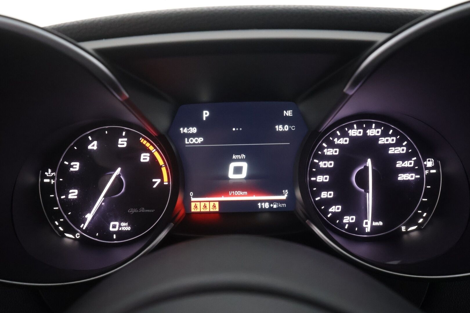 Alfa Romeo Giulia 2017 2,0 Bensiini 280hp AT8 AWD Veloce - | Panorama | H&K | Vakkari | P.Kamera | Muistipenkki | Sporttinahat | Bi-Xenon | Keyless | Ratinlämmitin | Kahdet renkaat aluvanteilla | Merkkihuollettu | 