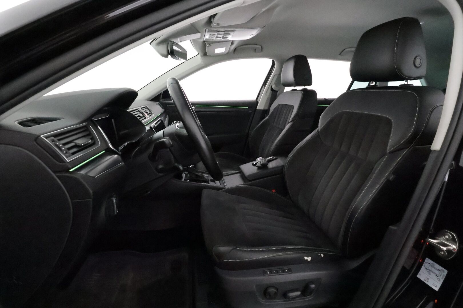 Skoda Superb 2021 Combi 2,0 TDI 150 Style DSG **Canton / Webasto / Koukku / ACC / Matrix-LED / Muistipenkit / P.Kamera / Navi** - 1-om Suomi-auto / Kahdet Renkaat