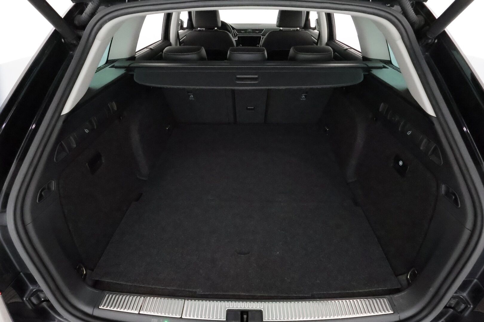 Skoda Superb 2021 Combi 2,0 TDI 150 Style DSG **Canton / Webasto / Koukku / ACC / Matrix-LED / Muistipenkit / P.Kamera / Navi** - 1-om Suomi-auto / Kahdet Renkaat