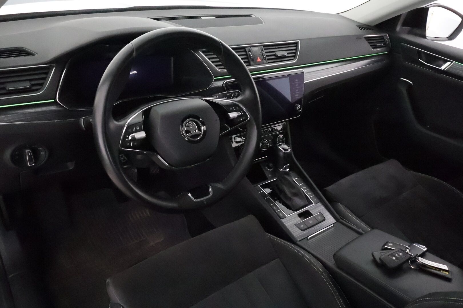 Skoda Superb 2021 Combi 2,0 TDI 150 Style DSG **Canton / Webasto / Koukku / ACC / Matrix-LED / Muistipenkit / P.Kamera / Navi** - 1-om Suomi-auto / Kahdet Renkaat
