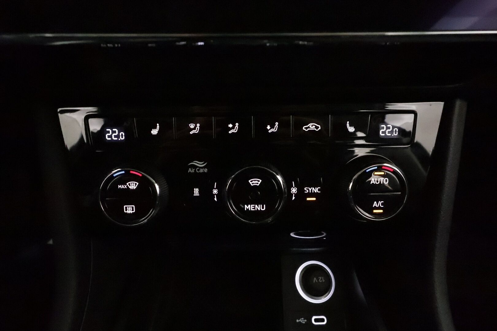Skoda Superb 2021 Combi 2,0 TDI 150 Style DSG **Canton / Webasto / Koukku / ACC / Matrix-LED / Muistipenkit / P.Kamera / Navi** - 1-om Suomi-auto / Kahdet Renkaat