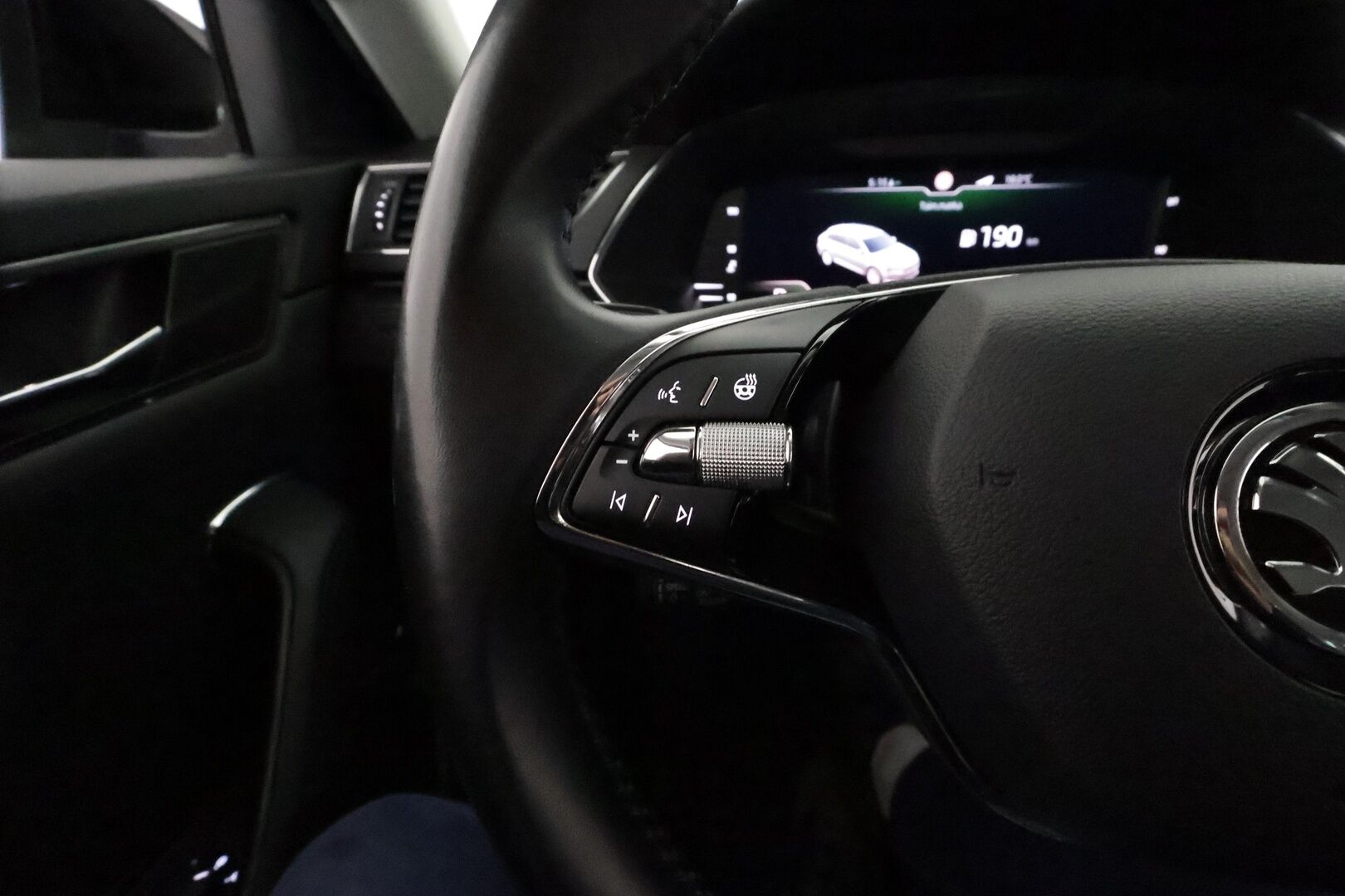 Skoda Superb 2021 Combi 2,0 TDI 150 Style DSG **Canton / Webasto / Koukku / ACC / Matrix-LED / Muistipenkit / P.Kamera / Navi** - 1-om Suomi-auto / Kahdet Renkaat