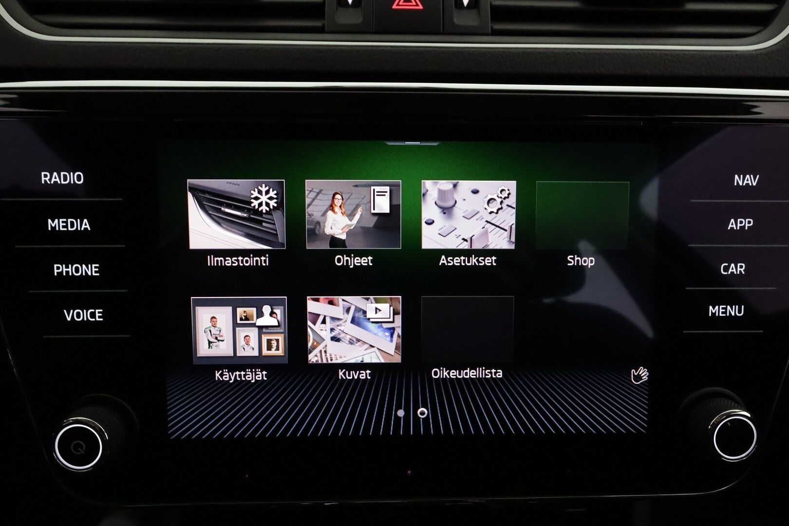 Skoda Superb 2021 Combi 2,0 TDI 150 Style DSG **Canton / Webasto / Koukku / ACC / Matrix-LED / Muistipenkit / P.Kamera / Navi** - 1-om Suomi-auto / Kahdet Renkaat