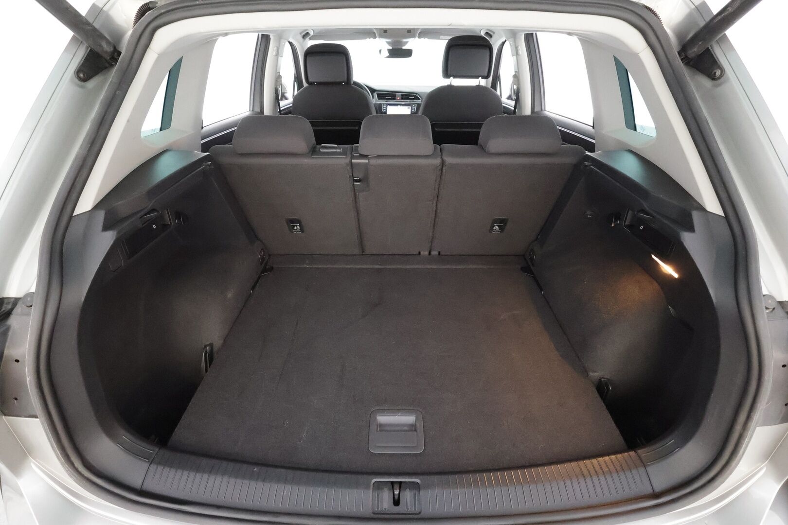 Volkswagen Tiguan 2016 Highline 2,0 TSI 132 kW 4MOTION DSG * Panorama / ACC / P.Kamera / LED / Navi / Sisätilanlämmitin / Kaistavahti * - Koukku / Kahdet renkaat aluvanteilla - HULLUT AVAJAISHULINAT KORKOTARJOUS 3,29 %