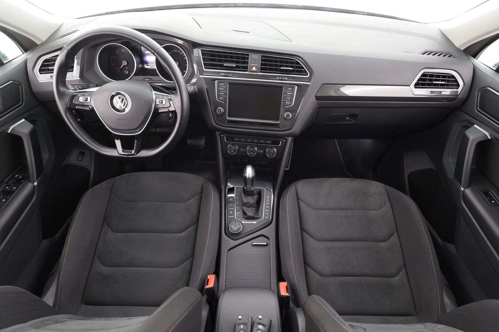 Volkswagen Tiguan 2016 Highline 2,0 TSI 132 kW 4MOTION DSG * Panorama / ACC / P.Kamera / LED / Navi / Sisätilanlämmitin / Kaistavahti * - Koukku / Kahdet renkaat aluvanteilla - HULLUT AVAJAISHULINAT KORKOTARJOUS 3,29 %