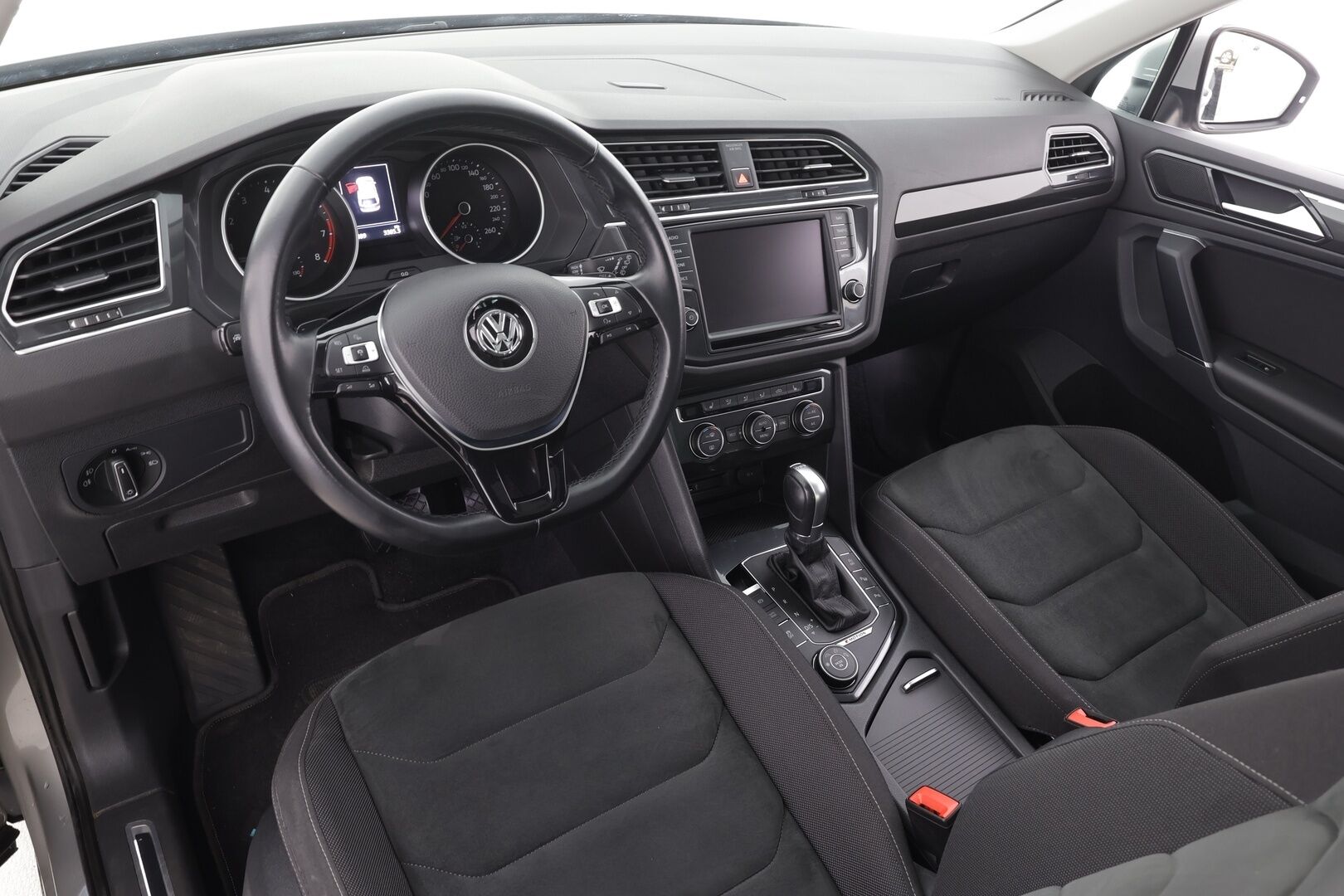 Volkswagen Tiguan 2016 Highline 2,0 TSI 132 kW (180 hv) 4MOTION DSG-automaatti - Adapt.Vakkari | Panoraama | Vetokoukku | Peruutuskamera | LED | Navi | Lohko & Sisäp | 2x Renkaat aluvantein!