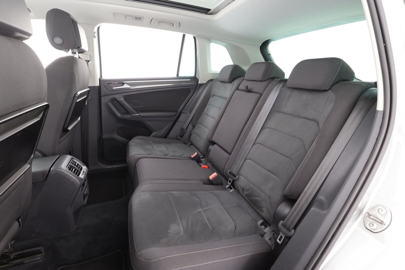 Volkswagen Tiguan 2016 Highline 2,0 TSI 132 kW 4MOTION DSG * Panorama / ACC / P.Kamera / LED / Navi / Sisätilanlämmitin / Kaistavahti * - Koukku / Kahdet renkaat aluvanteilla - HULLUT AVAJAISHULINAT KORKOTARJOUS 3,29 %