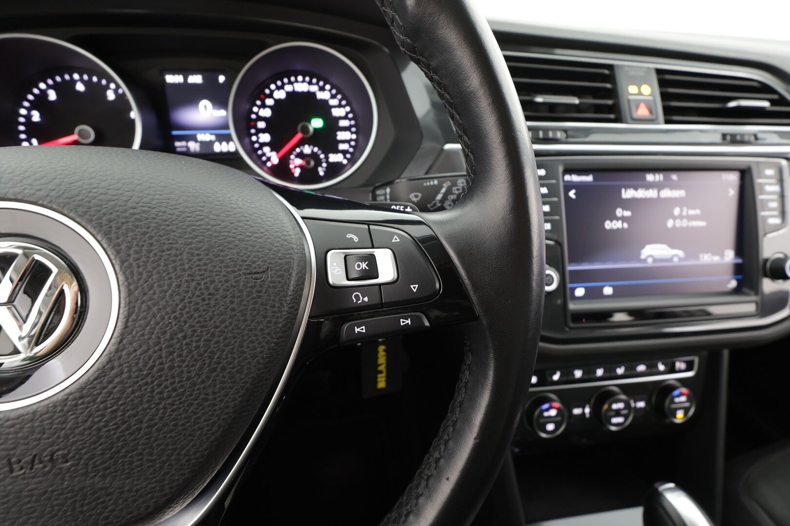 Volkswagen Tiguan 2016 Highline 2,0 TSI 132 kW 4MOTION DSG * Panorama / ACC / P.Kamera / LED / Navi / Sisätilanlämmitin / Kaistavahti * - Koukku / Kahdet renkaat aluvanteilla - HULLUT AVAJAISHULINAT KORKOTARJOUS 3,29 %