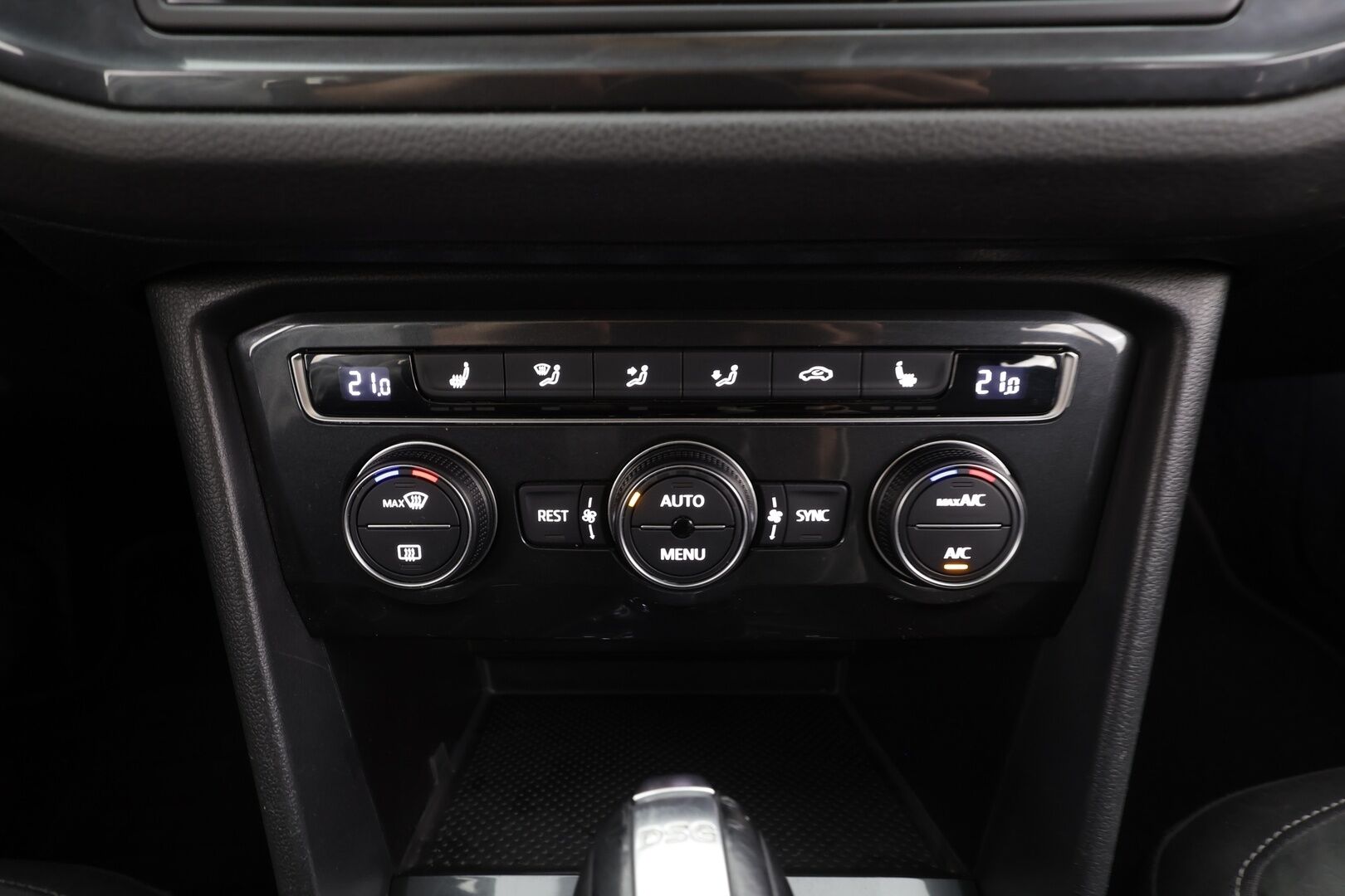 Volkswagen Tiguan 2016 Highline 2,0 TSI 132 kW 4MOTION DSG * Panorama / ACC / P.Kamera / LED / Navi / Sisätilanlämmitin / Kaistavahti * - Koukku / Kahdet renkaat aluvanteilla - HULLUT AVAJAISHULINAT KORKOTARJOUS 3,29 %