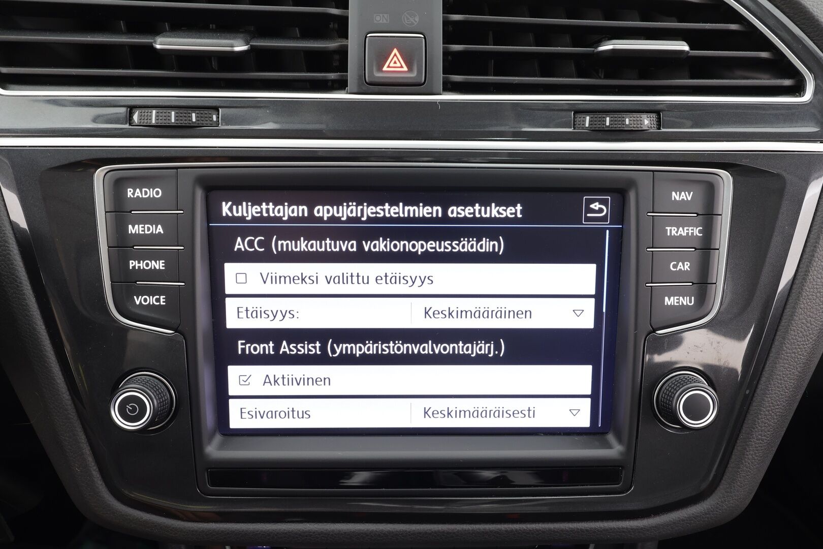 Volkswagen Tiguan 2016 Highline 2,0 TSI 132 kW 4MOTION DSG * Panorama / ACC / P.Kamera / LED / Navi / Sisätilanlämmitin / Kaistavahti * - Koukku / Kahdet renkaat aluvanteilla - HULLUT AVAJAISHULINAT KORKOTARJOUS 3,29 %