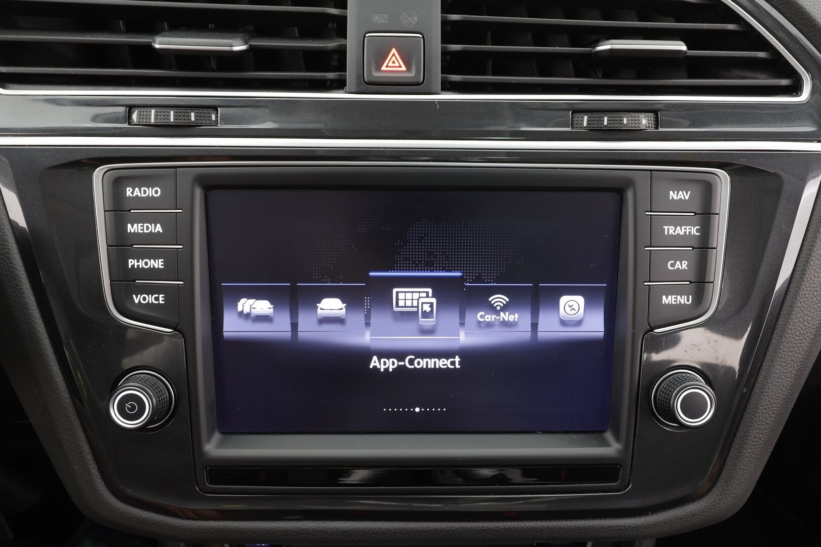 Volkswagen Tiguan 2016 Highline 2,0 TSI 132 kW (180 hv) 4MOTION DSG-automaatti - Adapt.Vakkari | Panoraama | Vetokoukku | Peruutuskamera | LED | Navi | Lohko & Sisäp | 2x Renkaat aluvantein!