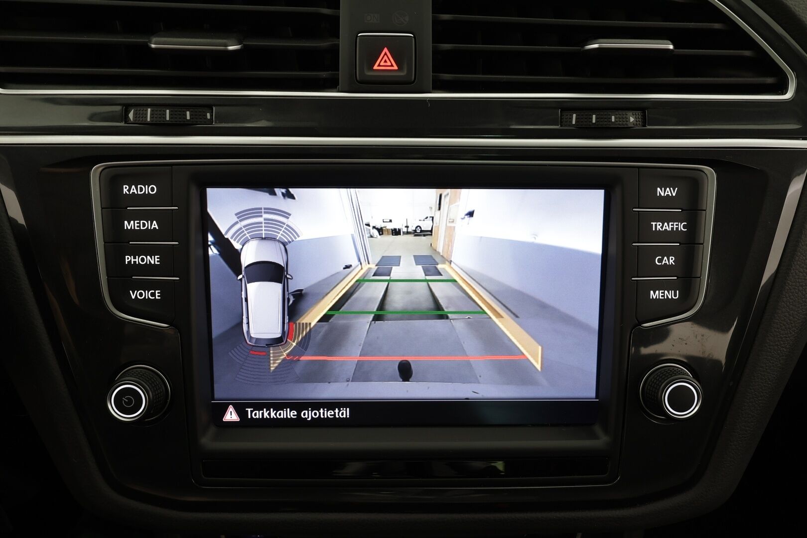 Volkswagen Tiguan 2016 Highline 2,0 TSI 132 kW 4MOTION DSG * Panorama / ACC / P.Kamera / LED / Navi / Sisätilanlämmitin / Kaistavahti * - Koukku / Kahdet renkaat aluvanteilla - HULLUT AVAJAISHULINAT KORKOTARJOUS 3,29 %