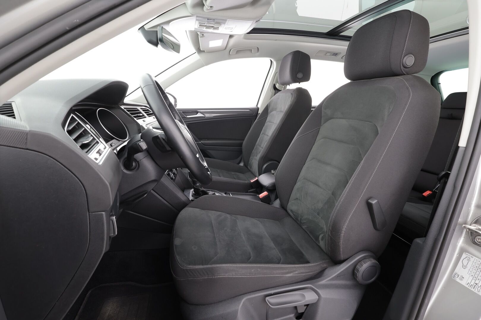 Volkswagen Tiguan 2016 Highline 2,0 TSI 132 kW (180 hv) 4MOTION DSG-automaatti - Adapt.Vakkari | Panoraama | Vetokoukku | Peruutuskamera | LED | Navi | Lohko & Sisäp | 2x Renkaat aluvantein!