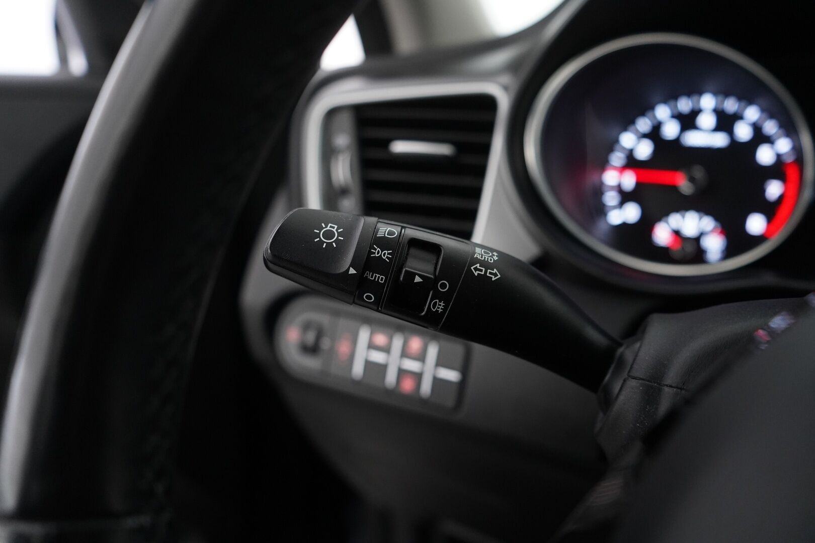 Kia Ceed 2021 1,0 T-GDI Mild-Hybrid 120hv LX SW DCT * Vakkari / Lohko / Kamera / Koukku / Ratinlämmitin * - Suomi-auto / Kahdet renkaat / Merkkiliikkeen huoltohistoria - HULLU BLACKWEEK KORKOTARJOUS 2,49%