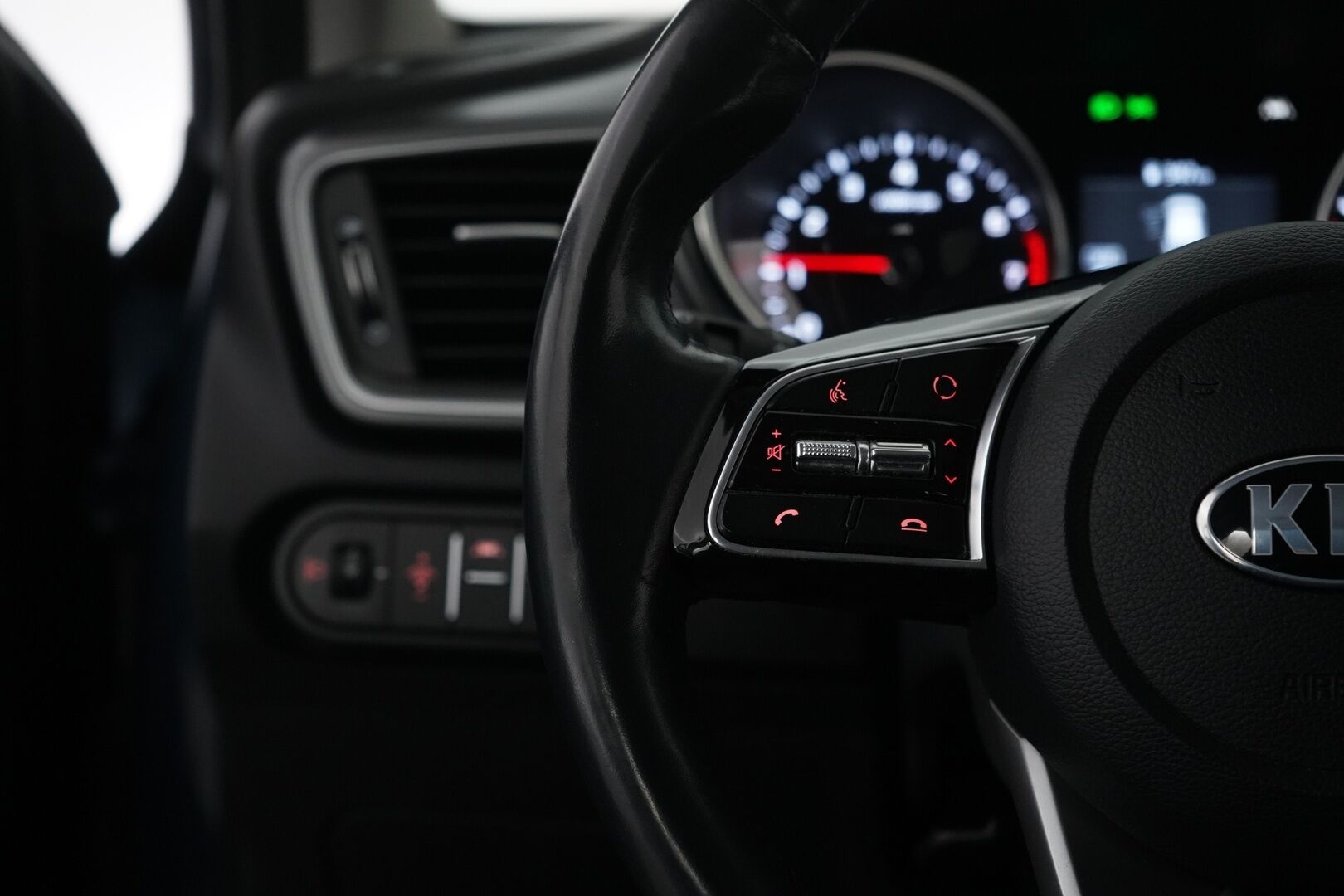 Kia Ceed 2021 1,0 T-GDI Mild-Hybrid 120hv LX SW DCT * Vakkari / Lohko / Kamera / Koukku / Ratinlämmitin * - Suomi-auto / Kahdet renkaat / Merkkiliikkeen huoltohistoria - HULLU BLACKWEEK KORKOTARJOUS 2,49%