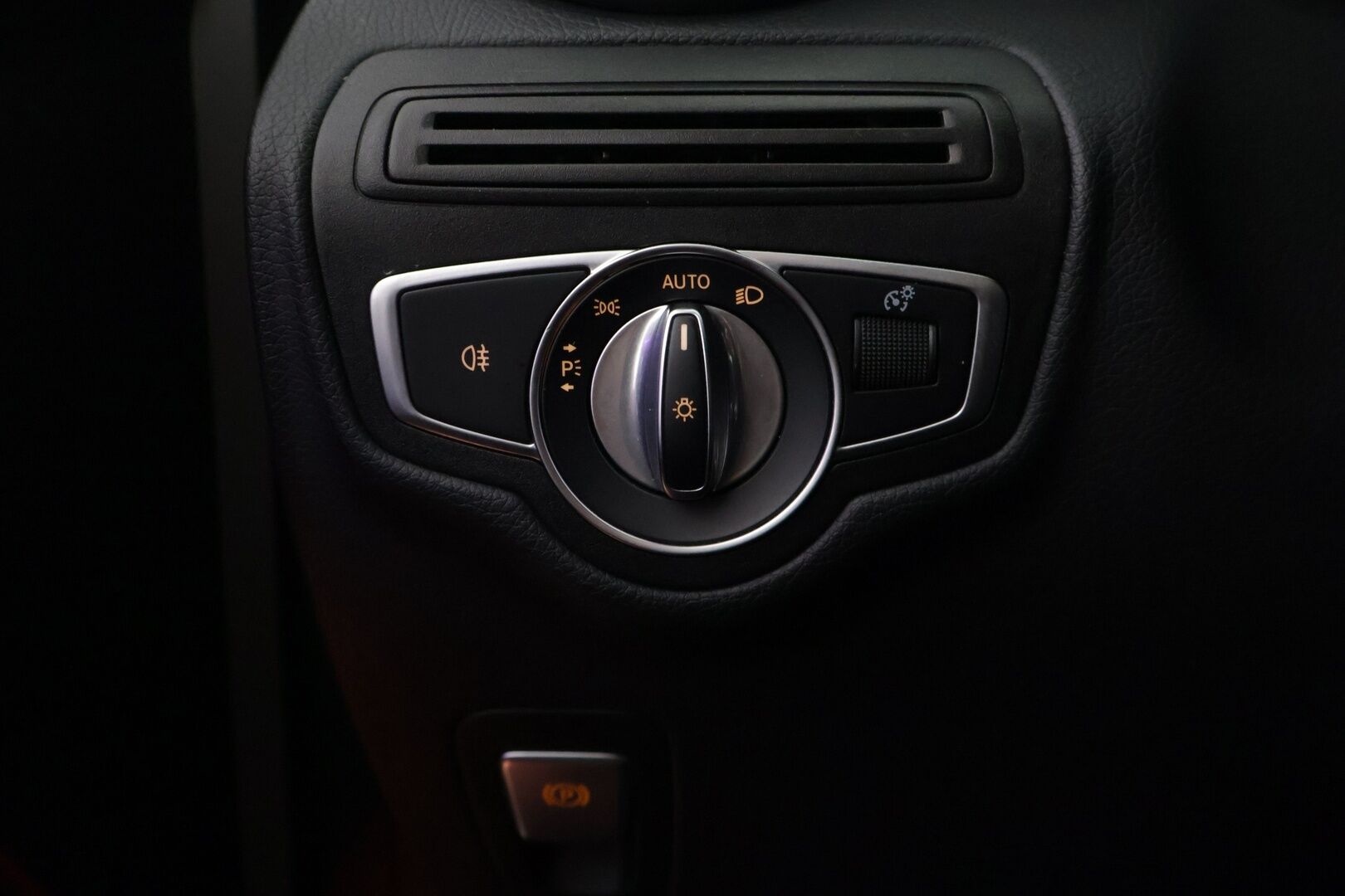 Mercedes-Benz GLC 63 AMG 2020 AMG GLC 63 S 4MATIC+ Coupe Facelift A *Burmester / 360° / Ilmastoidut Nahat / Muistit / Lasikattoluukku / Koukku* - * Juuri huollettu ja kuntotarkastettu merkkiliikkeessä * - HULLU BLACKWEEK KORKOTARJOUS 2,49%