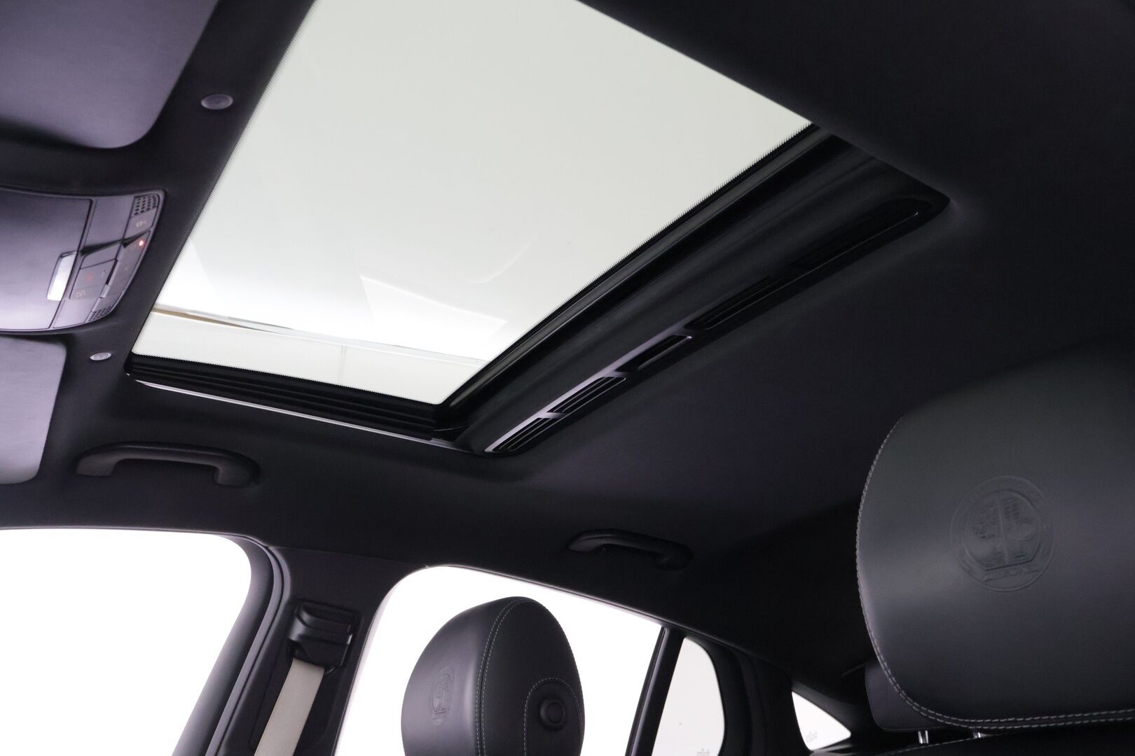 Mercedes-Benz GLC 63 AMG 2020 AMG GLC 63 S 4MATIC+ Coupe Facelift A *Burmester / 360° / Ilmastoidut Nahat / Muistit / Lasikattoluukku / Koukku* - * Juuri huollettu ja kuntotarkastettu merkkiliikkeessä * - HULLU BLACKWEEK KORKOTARJOUS 2,49%