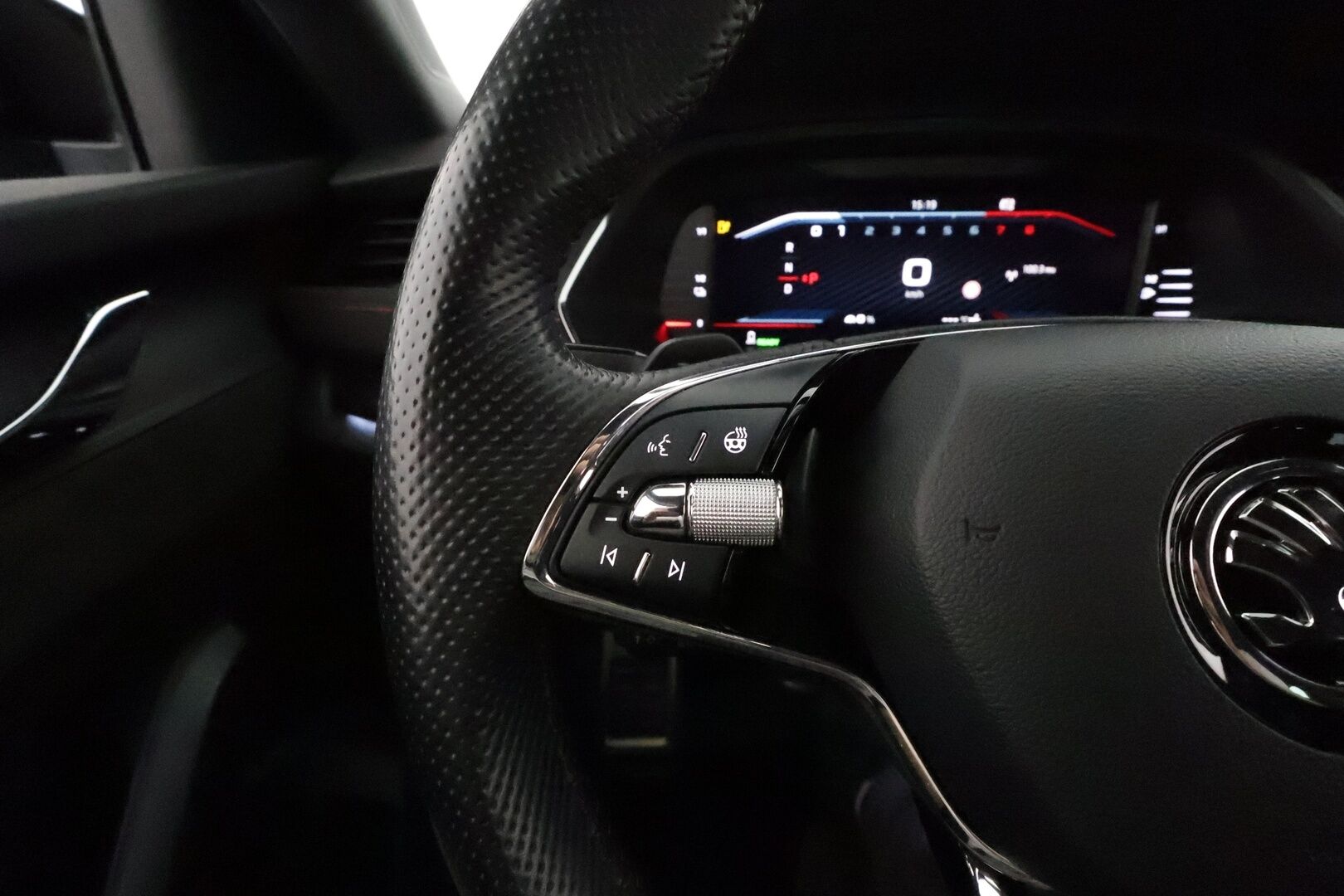 Skoda Octavia 2021 Combi 1,4 TSI PHEV RS iV DSG Autom. **Adapt.vakkari / Webasto / Matrix LED / Sporttipenkit** - Suomi-auto / Kahdet renkaat aluvanteilla / Digimittaristo / Tuulilasin lämmitin / Ratinlämmitin