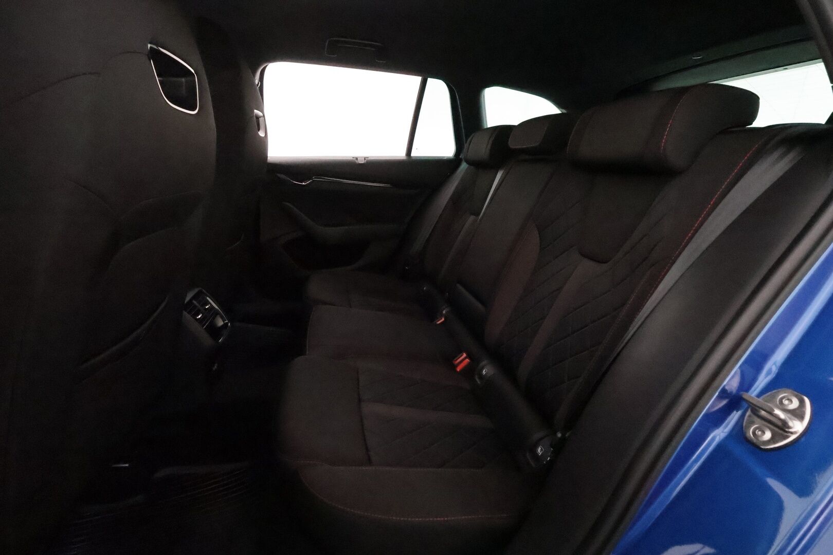 Skoda Octavia 2021 Combi 1,4 TSI PHEV RS iV DSG Autom. **Adapt.vakkari / Webasto / Matrix LED / Sporttipenkit** - Suomi-auto / Kahdet renkaat aluvanteilla / Digimittaristo / Tuulilasin lämmitin / Ratinlämmitin