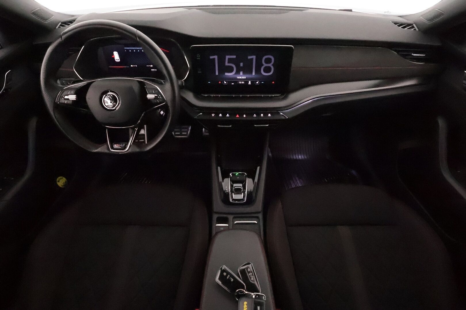 Skoda Octavia 2021 Combi 1,4 TSI PHEV RS iV DSG Autom. **Adapt.vakkari / Webasto / Matrix LED / Sporttipenkit** - Suomi-auto / Kahdet renkaat aluvanteilla / Digimittaristo / Tuulilasin lämmitin / Ratinlämmitin