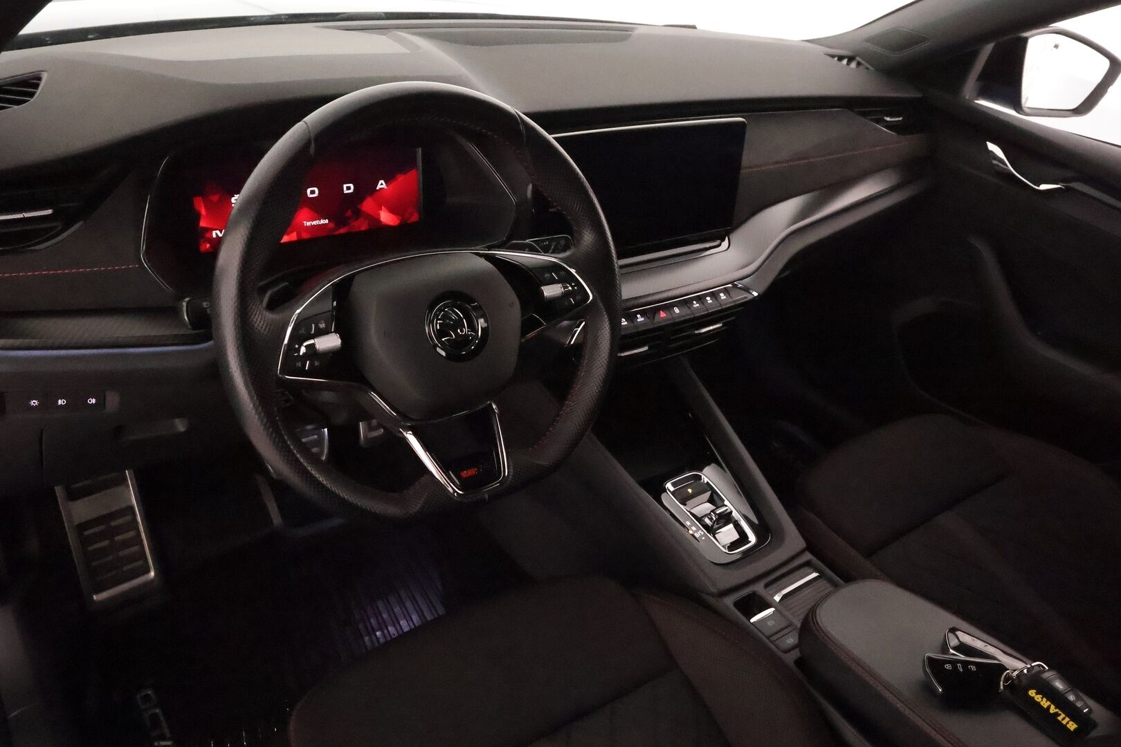 Skoda Octavia 2021 Combi 1,4 TSI PHEV RS iV DSG Autom. **Adapt.vakkari / Webasto / Matrix LED / Sporttipenkit** - Suomi-auto / Kahdet renkaat aluvanteilla / Digimittaristo / Tuulilasin lämmitin / Ratinlämmitin