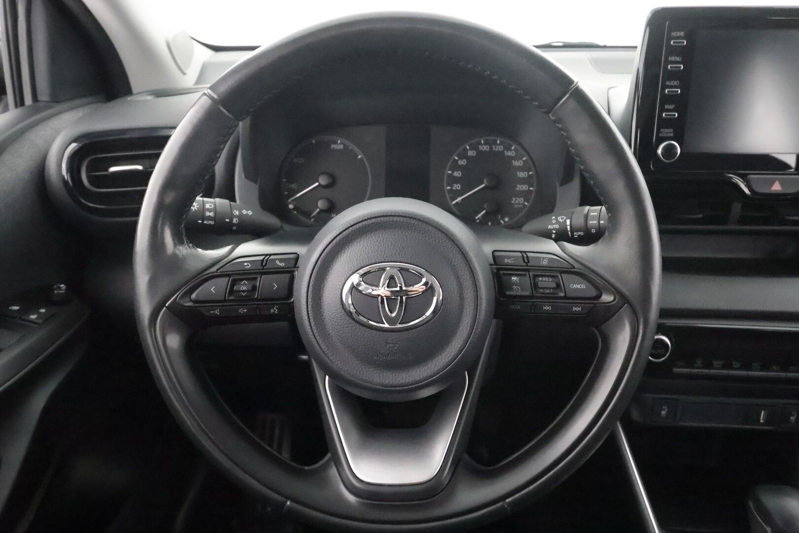 Toyota Yaris 2021 1,5 Hybrid Active * ACC / P.kamera / Lohko+Sisä / Navi / Keyless / Apple&Android * - 1.Om Suomi-auto / Kahdet renkaat aluvanteilla / Merkkihuollettu