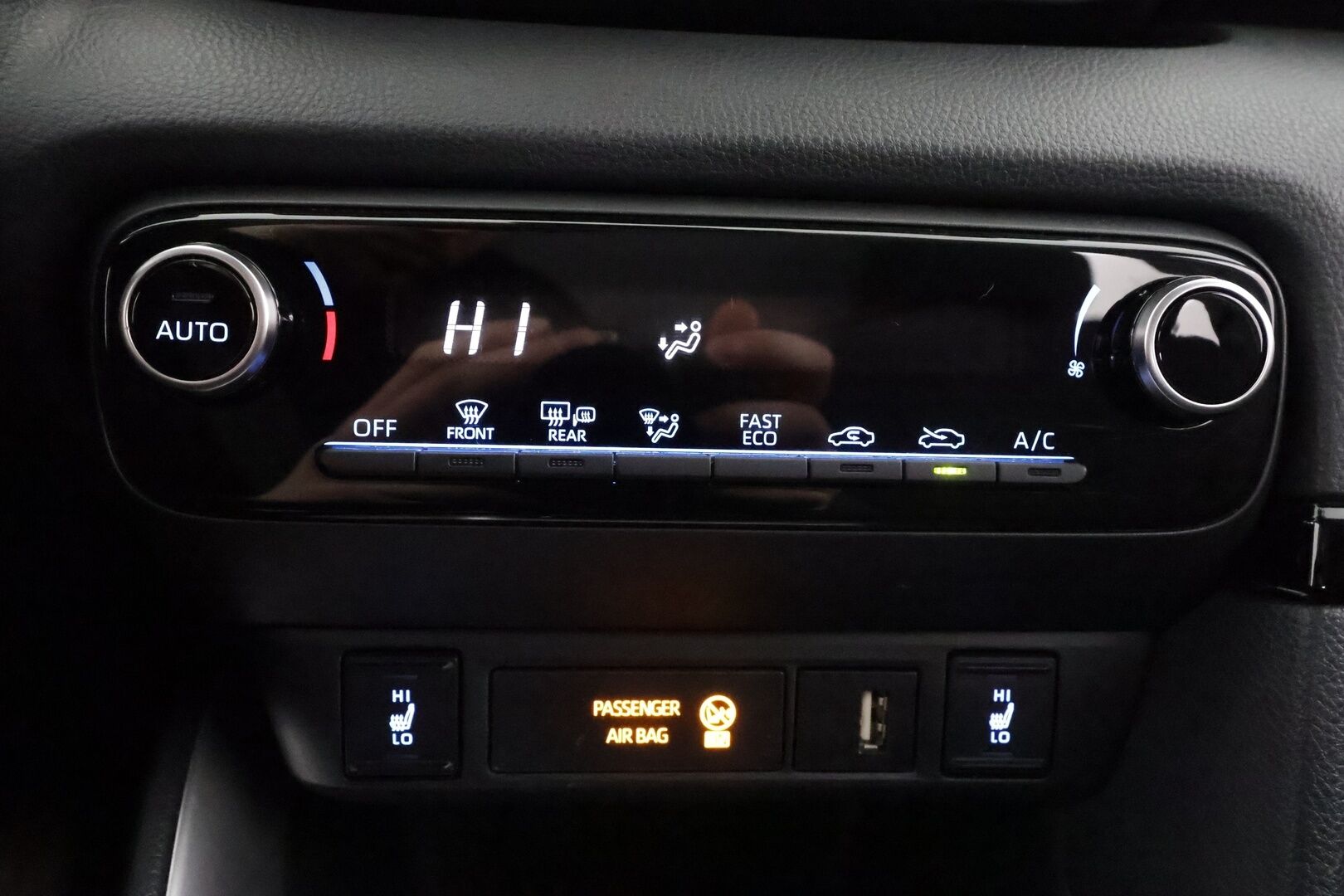 Toyota Yaris 2021 1,5 Hybrid Active * ACC / P.kamera / Lohko+Sisä / Navi / Keyless / Apple&Android * - 1.Om Suomi-auto / Kahdet renkaat aluvanteilla / Merkkihuollettu