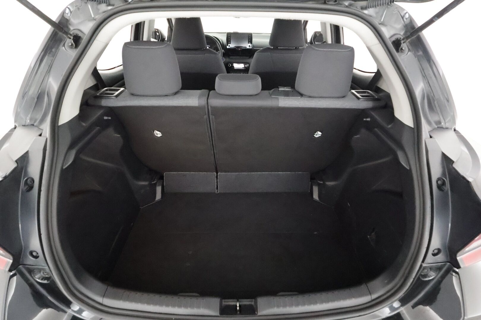 Toyota Yaris 2021 1,5 Hybrid Active * ACC / P.kamera / Lohko+Sisä / Navi / Keyless / Apple&Android * - 1.Om Suomi-auto / Kahdet renkaat aluvanteilla / Merkkihuollettu