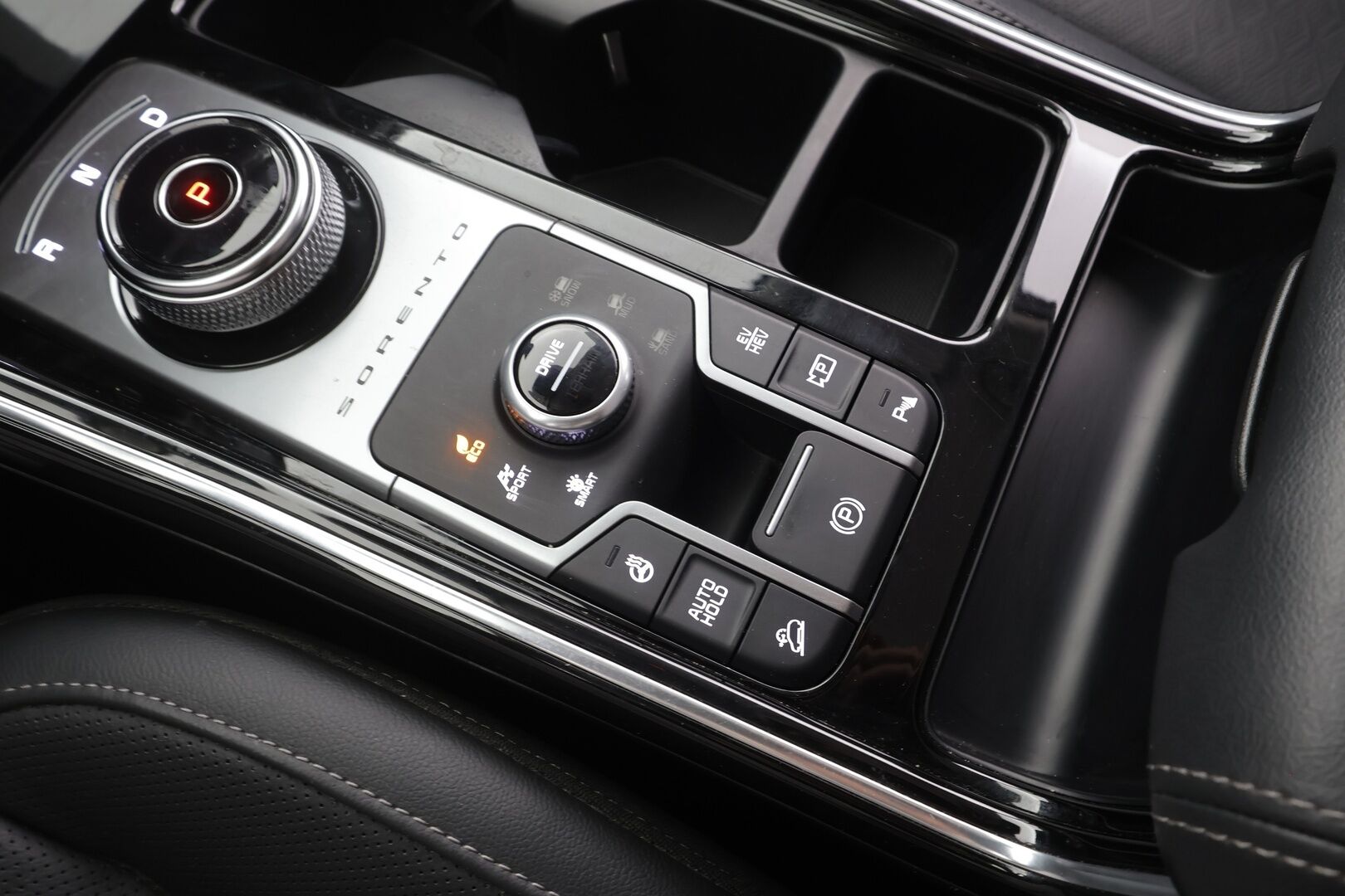 Kia Sorento 2021 1,6 T-GDI Plug-in Hybrid AWD Business AT 5P - ACC | Nahkaverhoilu | Sähköpenkki | HDA | BSM | Digimittaristo | Kamera ja tutkat | Keyless | LED | Apple & Android | 2x renkaat aluin | SoH 94,7%