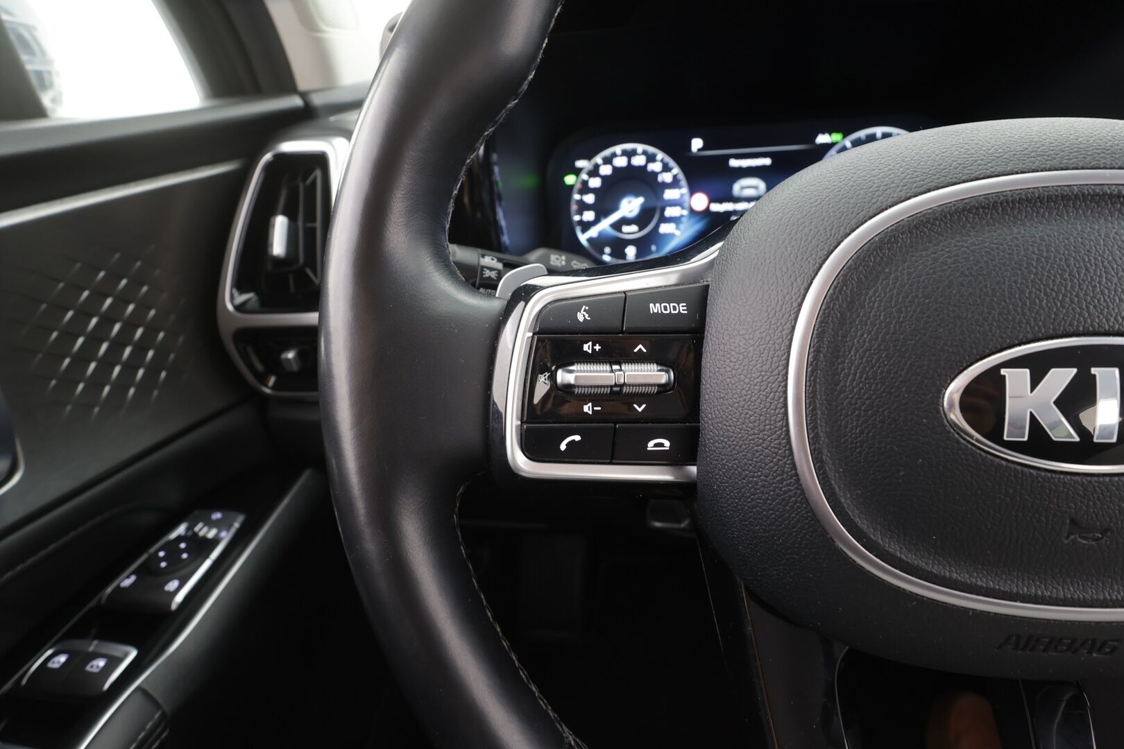 Kia Sorento 2021 1,6 T-GDI Plug-in Hybrid AWD Business AT 5P - ACC | Nahkaverhoilu | Sähköpenkki | HDA | BSM | Digimittaristo | Kamera ja tutkat | Keyless | LED | Apple & Android | 2x renkaat aluin | SoH 94,7%