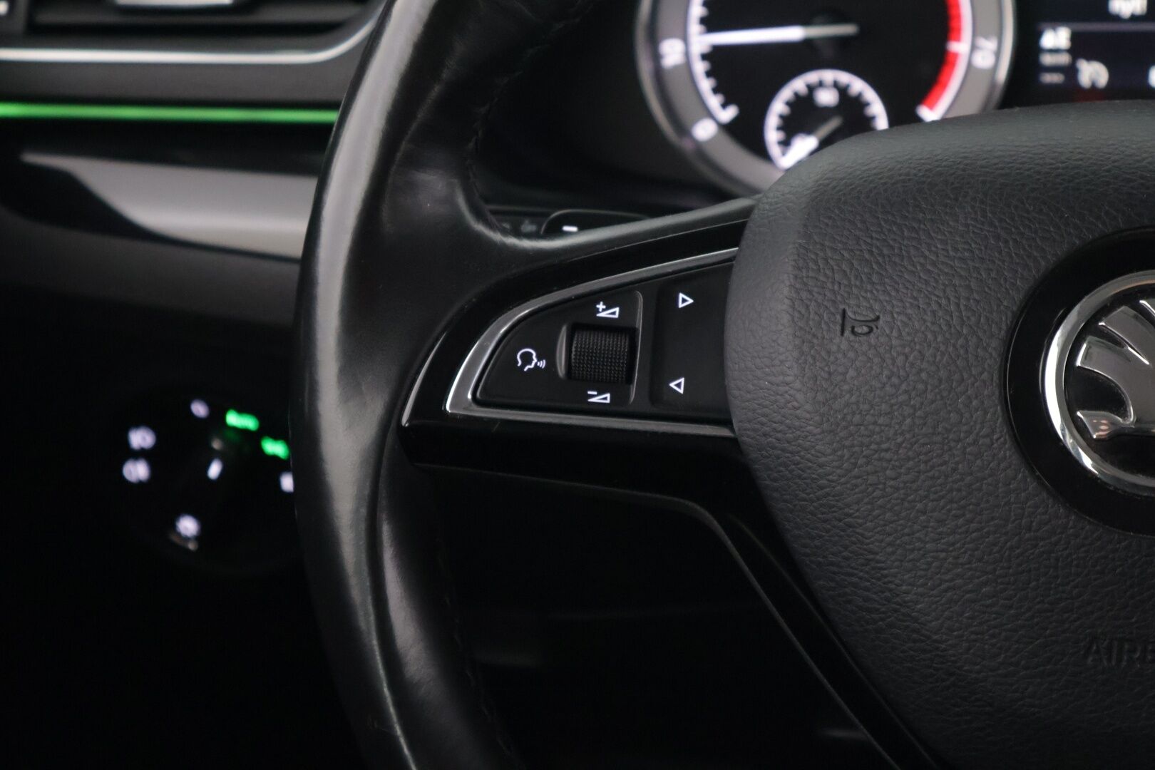 Skoda Superb 2016 Combi 2,0 TSI 280 4x4 L&K DSG Autom. *Canton / Lohko / Sporttipenkit / Kuskin penkki muistilla / Koukku*