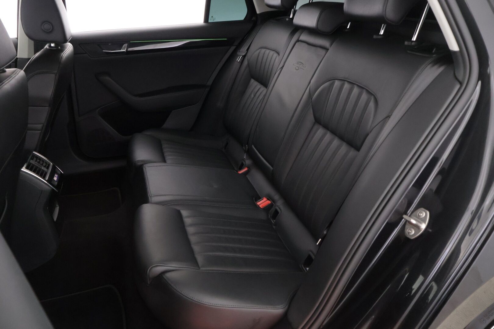Skoda Superb 2016 Combi 2,0 TSI 280 4x4 L&K DSG Autom. *Canton / Lohko / Sporttipenkit / Kuskin penkki muistilla / Koukku*
