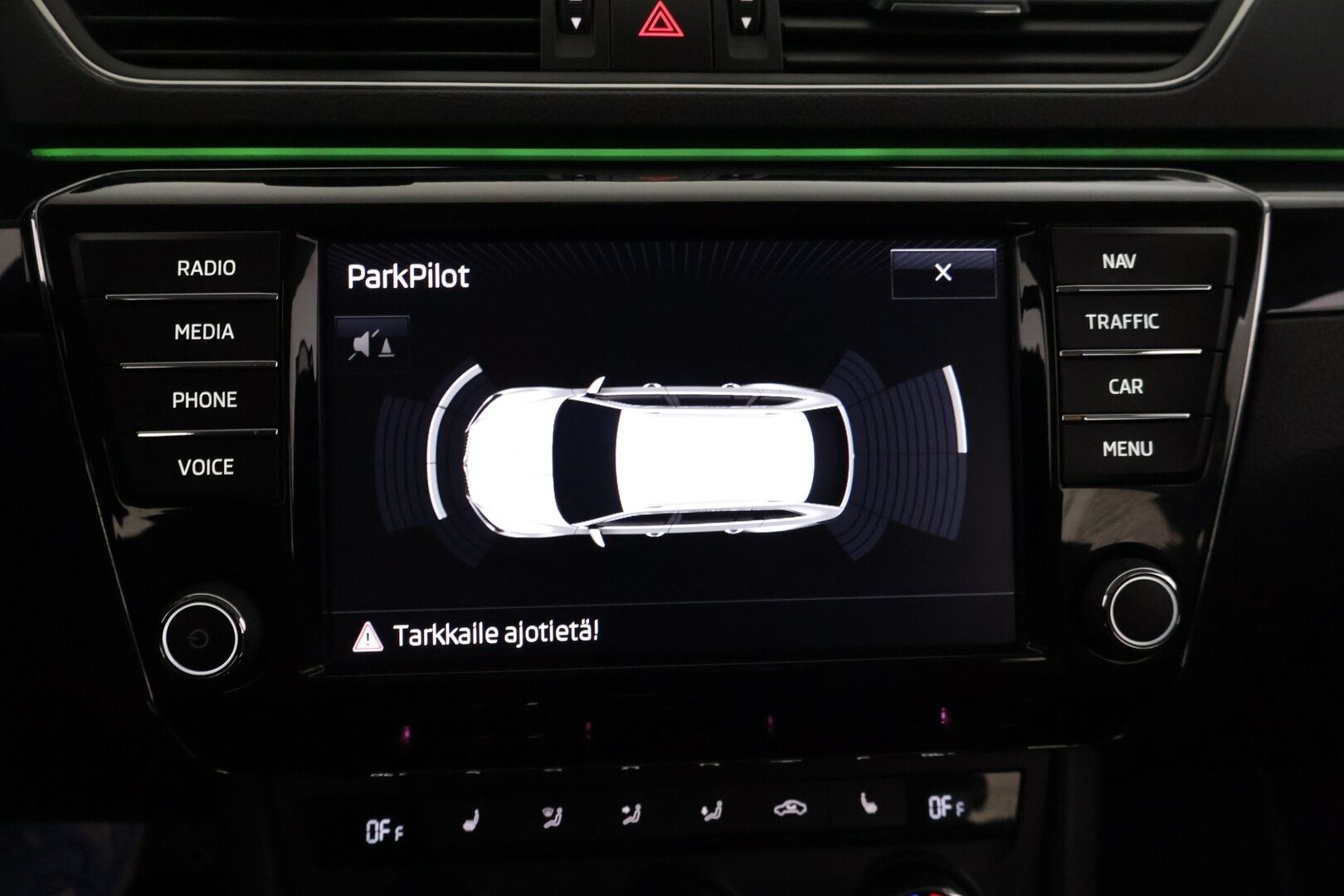 Skoda Superb 2016 Combi 2,0 TSI 280 4x4 L&K DSG Autom. *Canton / Lohko / Sporttipenkit / Kuskin penkki muistilla / Koukku*