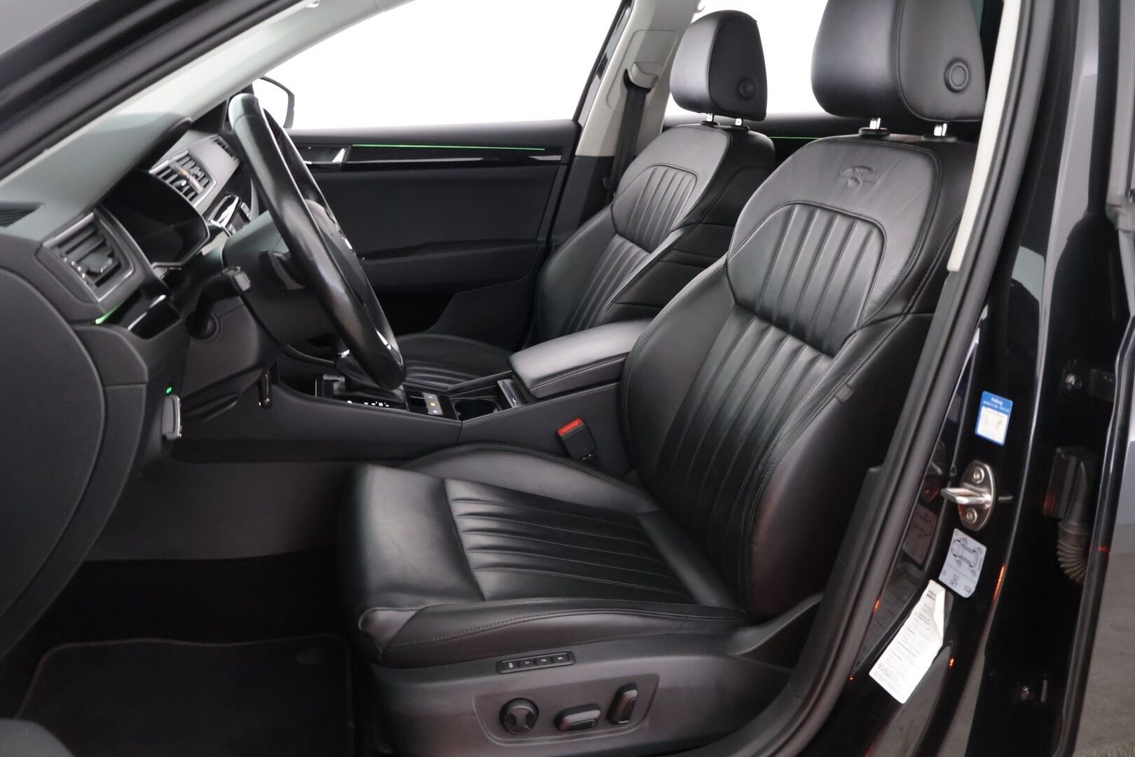 Skoda Superb 2016 Combi 2,0 TSI 280 4x4 L&K DSG Autom. *Canton / Lohko / Sporttipenkit / Kuskin penkki muistilla / Koukku*