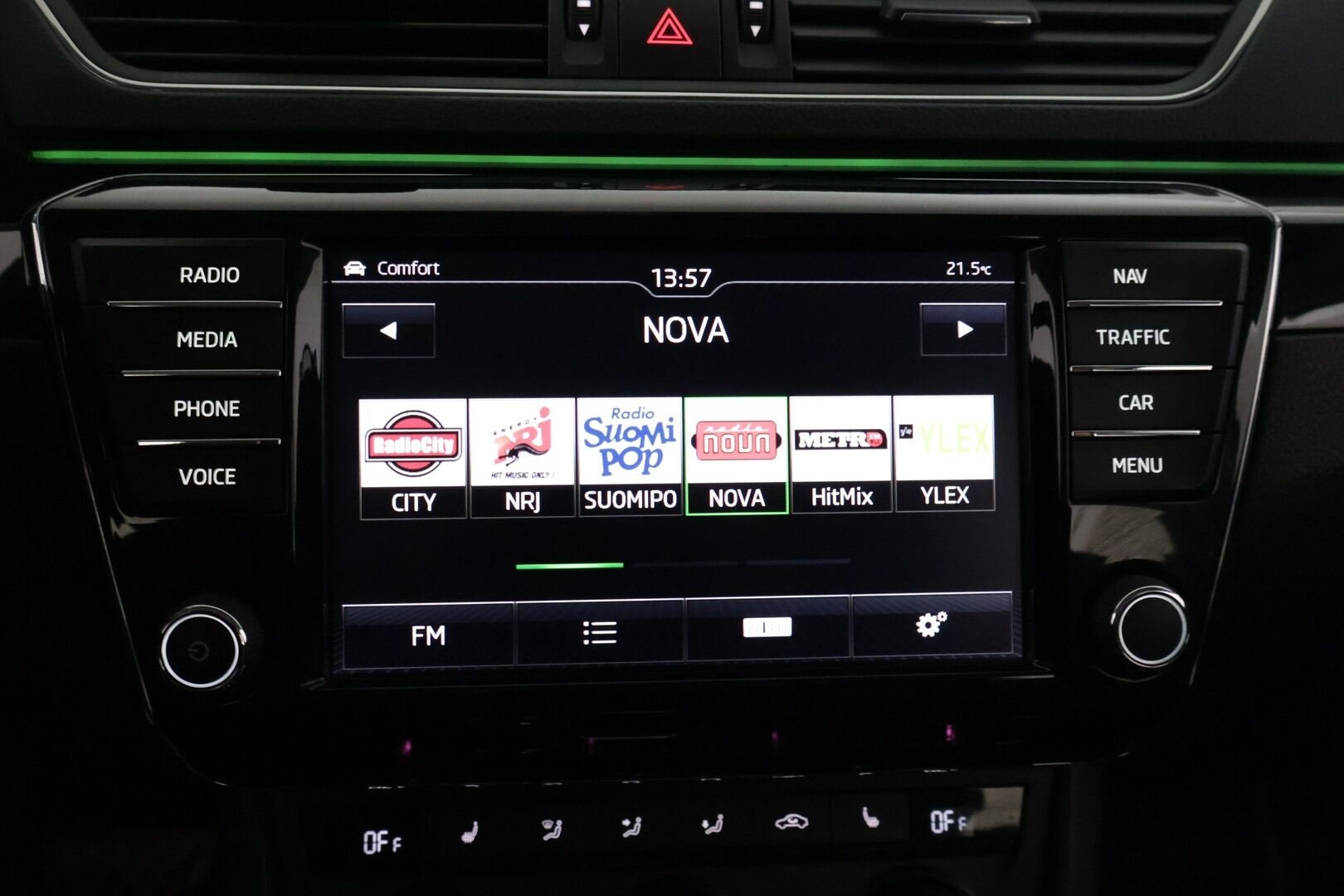 Skoda Superb 2016 Combi 2,0 TSI 280 4x4 L&K DSG Autom. *Canton / Lohko / Sporttipenkit / Kuskin penkki muistilla / Koukku*