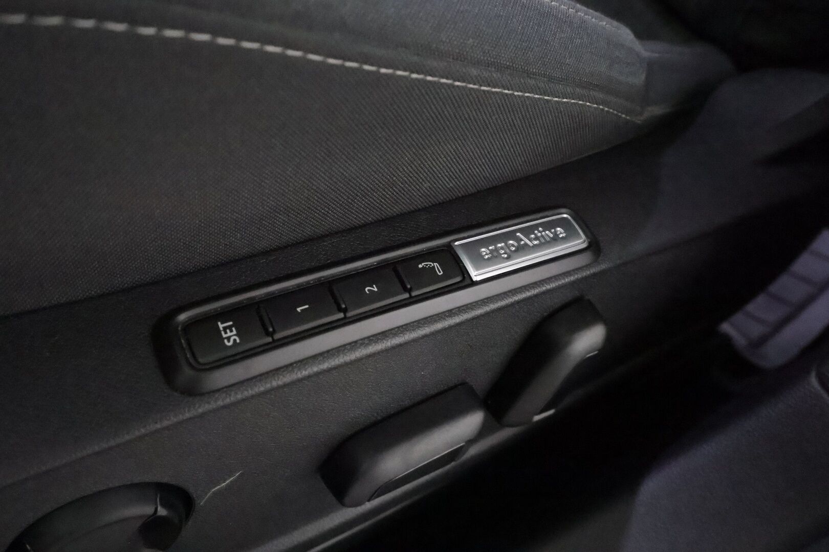Volkswagen Golf 2021 Variant Style 1,5 eTSI 110 kW (MHEV) DSG **Adapt. vakkari / Webasto / Hierova Muistipenkki / P.kamera / Keyless / Apple&Android** - 1-om. Suomi-auto / Merkkihuollettu / Kahdet renkaat