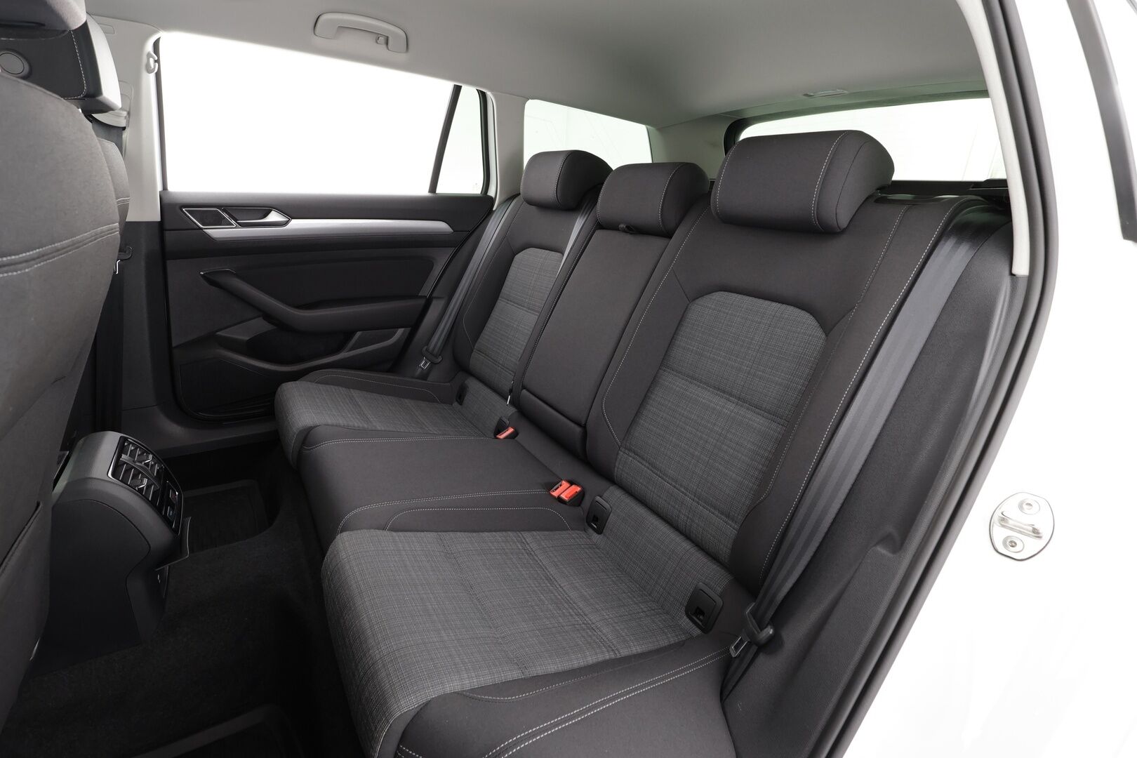 Volkswagen Passat 2021 Variant Style 2,0 TDI EVO SCR 110 kW DSG * Webasto / Koukku / ACC / LED / P.Tutkat / Navi / Kaistavahti * - 1-om Suomi-auto / Kahdet renkaat - HULLU BLACKWEEK KORKOTARJOUS 2,49%