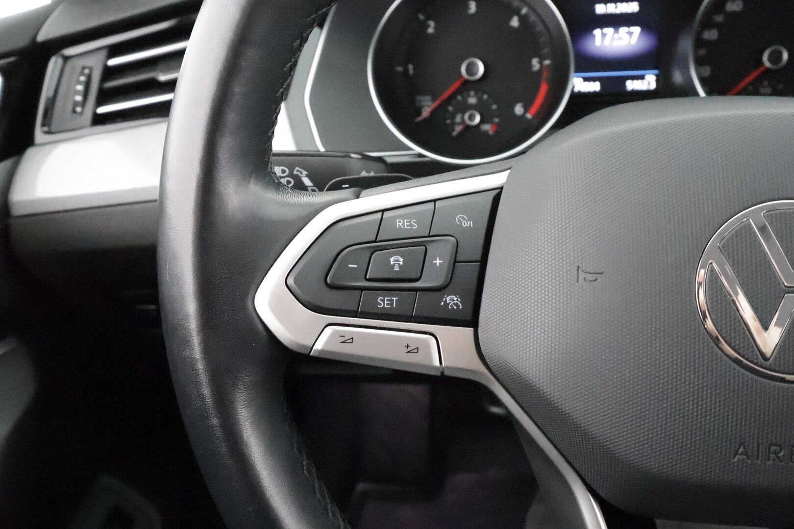 Volkswagen Passat 2021 Variant Style 2,0 TDI EVO SCR 110 kW DSG * Webasto / Koukku / ACC / LED / P.Tutkat / Navi / Kaistavahti * - 1-om Suomi-auto / Kahdet renkaat - HULLU BLACKWEEK KORKOTARJOUS 2,49%