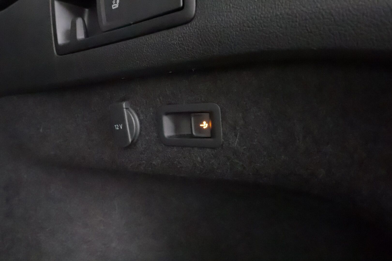 Volkswagen Passat 2021 Variant Style 2,0 TDI EVO SCR 110 kW DSG * Webasto / Koukku / ACC / LED / P.Tutkat / Navi / Kaistavahti * - 1-om Suomi-auto / Kahdet renkaat - HULLU BLACKWEEK KORKOTARJOUS 2,49%