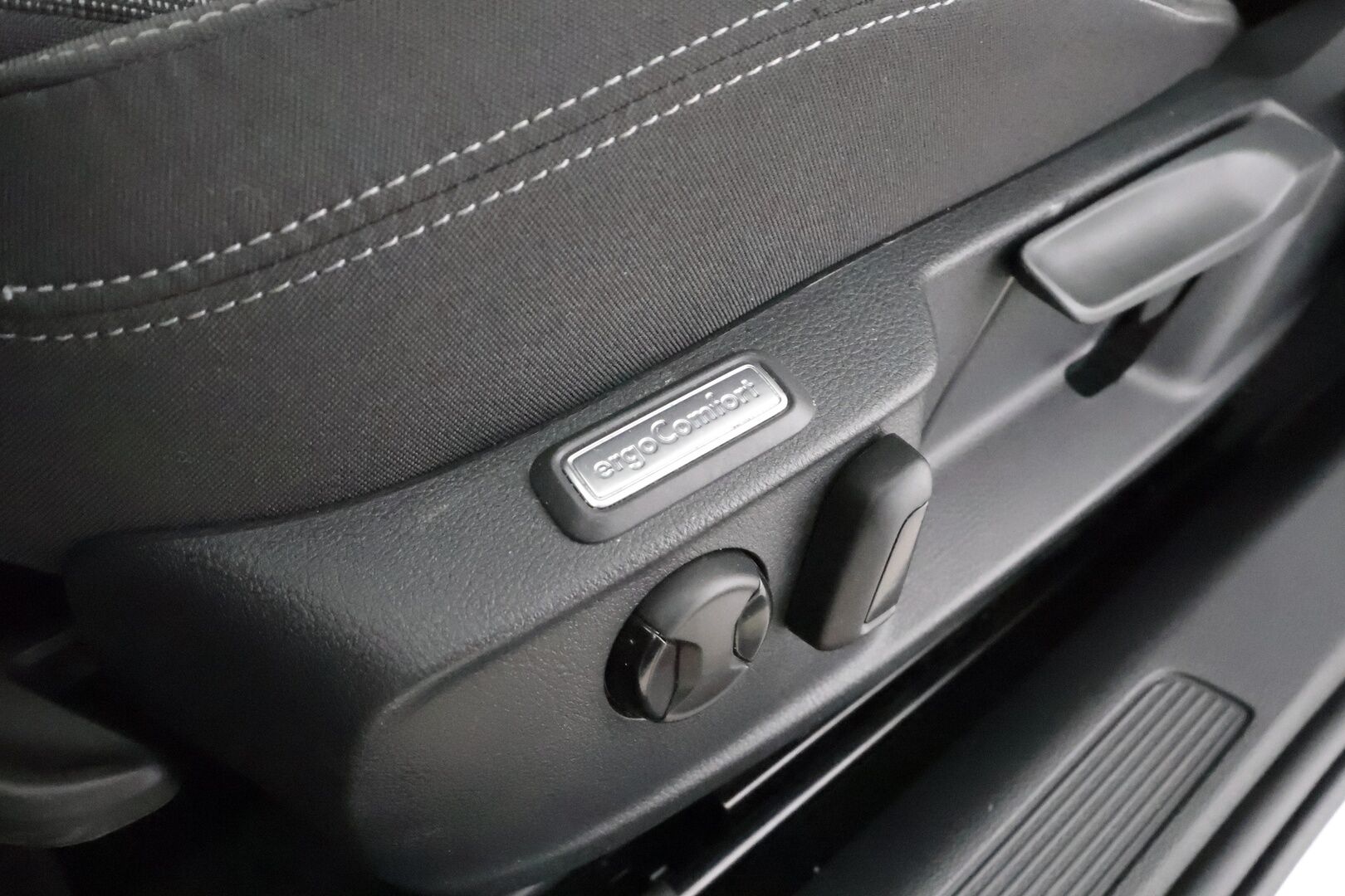 Volkswagen Passat 2021 Variant Style 2,0 TDI EVO SCR 110 kW DSG * Webasto / Koukku / ACC / LED / P.Tutkat / Navi / Kaistavahti * - 1-om Suomi-auto / Kahdet renkaat - HULLU BLACKWEEK KORKOTARJOUS 2,49%