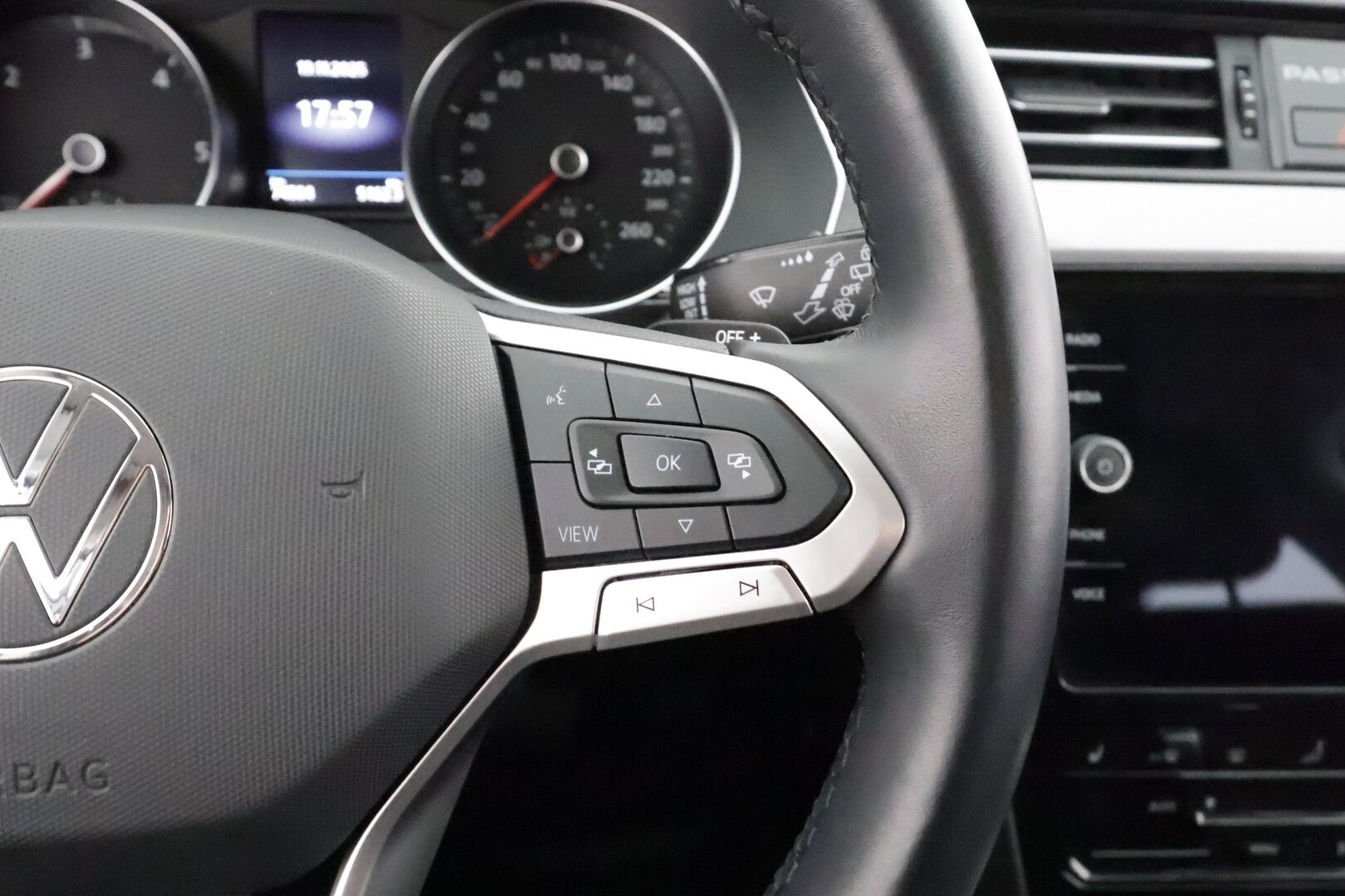 Volkswagen Passat 2021 Variant Style 2,0 TDI EVO SCR 110 kW DSG * Webasto / Koukku / ACC / LED / P.Tutkat / Navi / Kaistavahti * - 1-om Suomi-auto / Kahdet renkaat - HULLU BLACKWEEK KORKOTARJOUS 2,49%