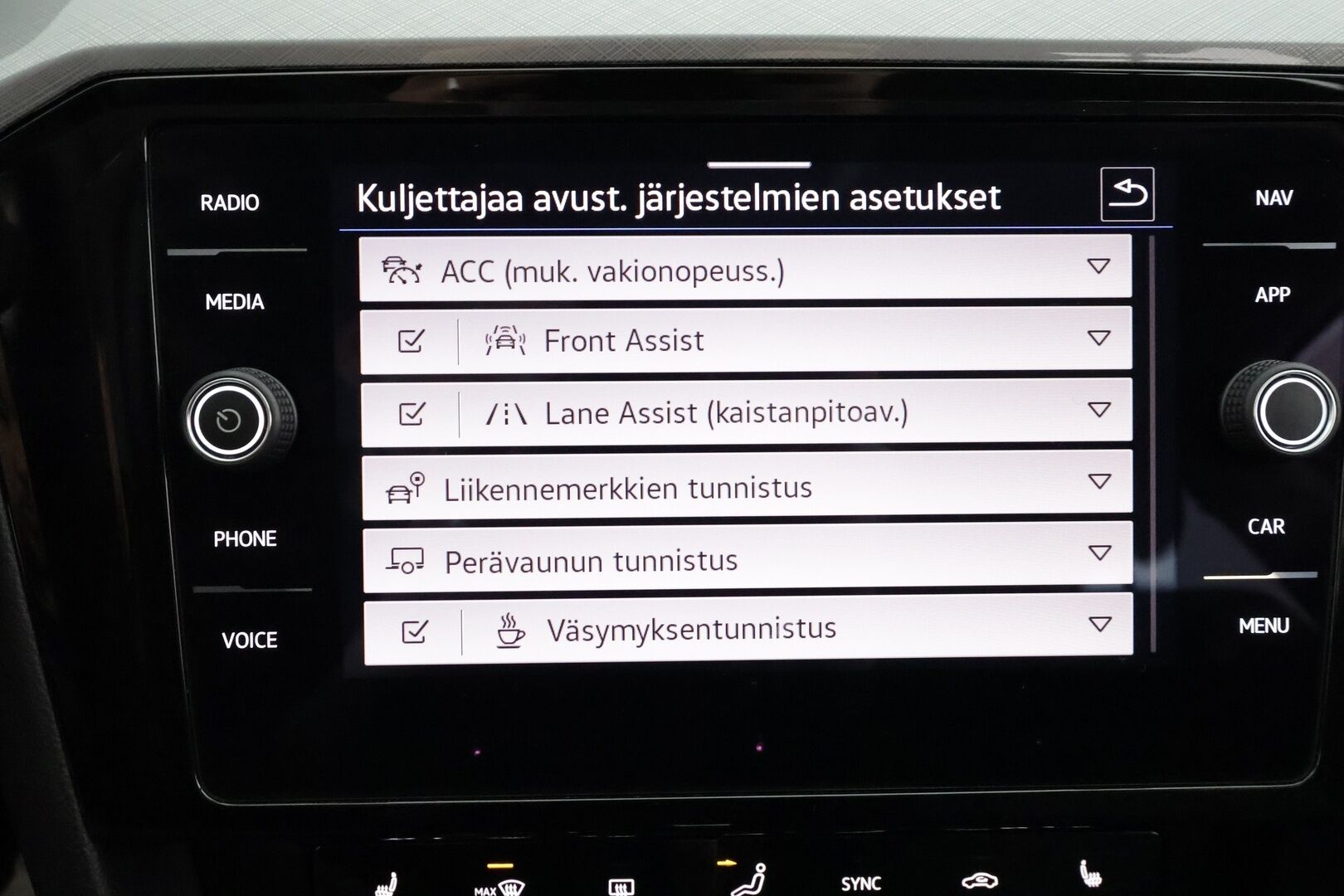 Volkswagen Passat 2021 Variant Style 2,0 TDI EVO SCR 110 kW DSG * Webasto / Koukku / ACC / LED / P.Tutkat / Navi / Kaistavahti * - 1-om Suomi-auto / Kahdet renkaat - HULLU BLACKWEEK KORKOTARJOUS 2,49%