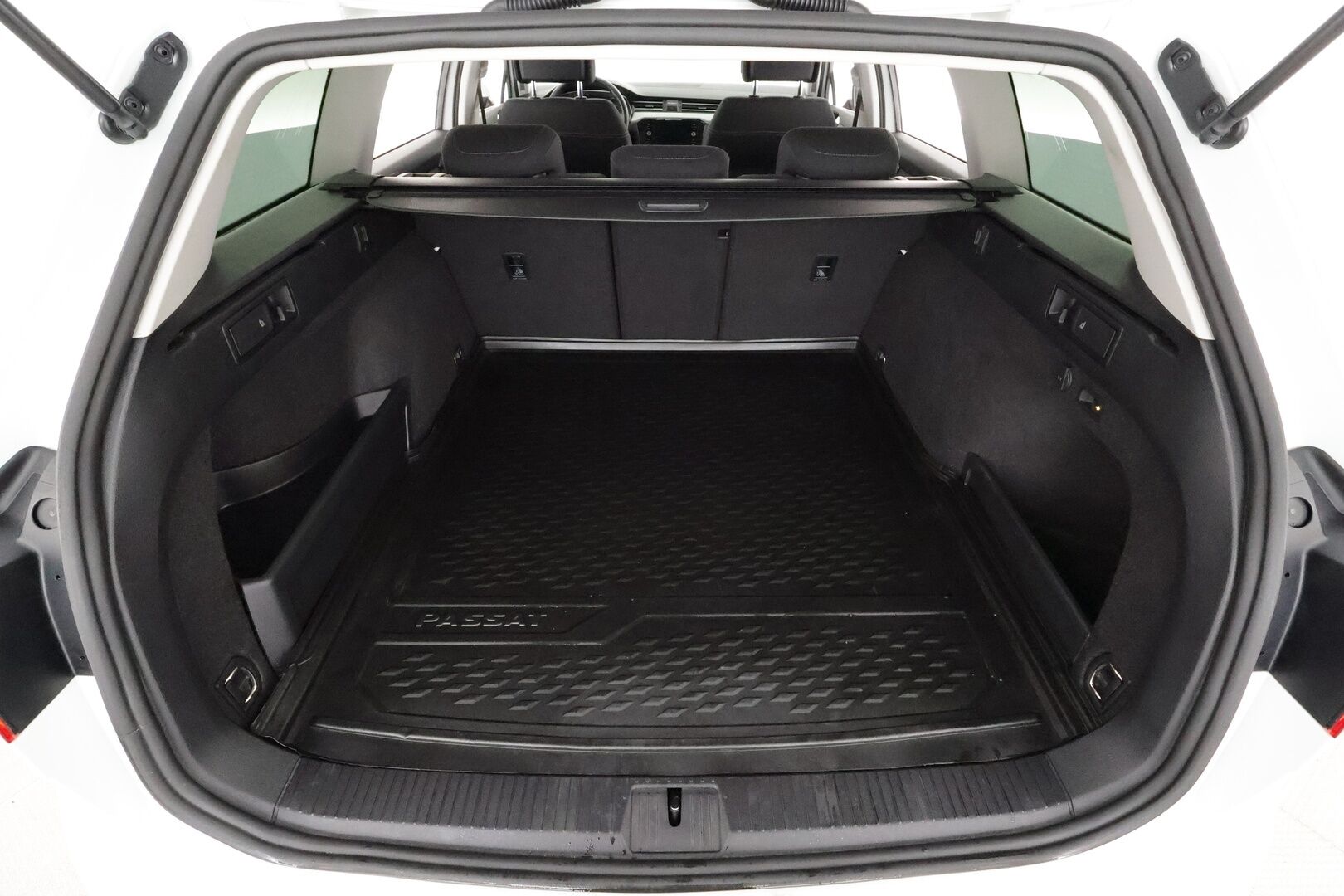 Volkswagen Passat 2021 Variant Style 2,0 TDI EVO SCR 110 kW DSG * Webasto / Koukku / ACC / LED / P.Tutkat / Navi / Kaistavahti * - 1-om Suomi-auto / Kahdet renkaat - HULLU BLACKWEEK KORKOTARJOUS 2,49%