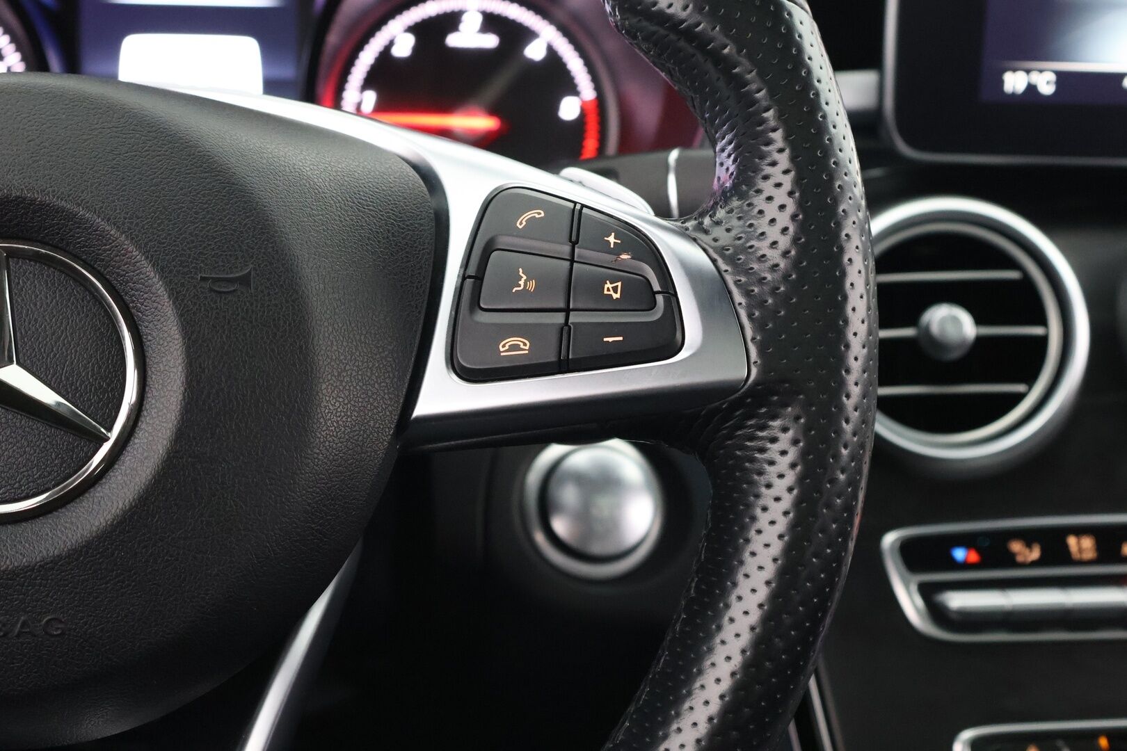 Mercedes-Benz C 2016 220 d T 4Matic A Business AMG - Distronic + | HUD | Burmester | 360-kamera | Muistipenkit | Night-paketti | Panorama | AMG sisä -ja ulkopaketti!