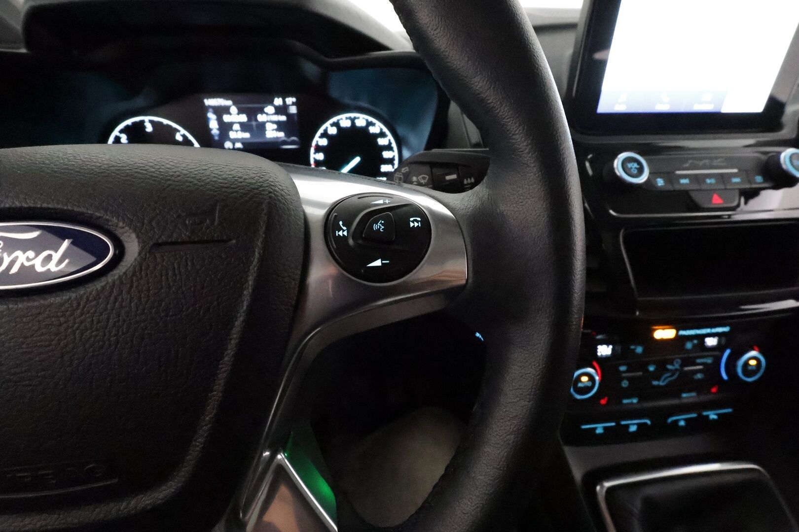Ford Grand Tourneo Connect 2021 1,5 TDCi 120 hv M6 Titanium 7-Paik **Webasto / Xenon / P.kamera / Kaistavahti / Vakkari / Katveavustin / Keyless** - 1-om Suomi-auto / Kahdet Renkaat