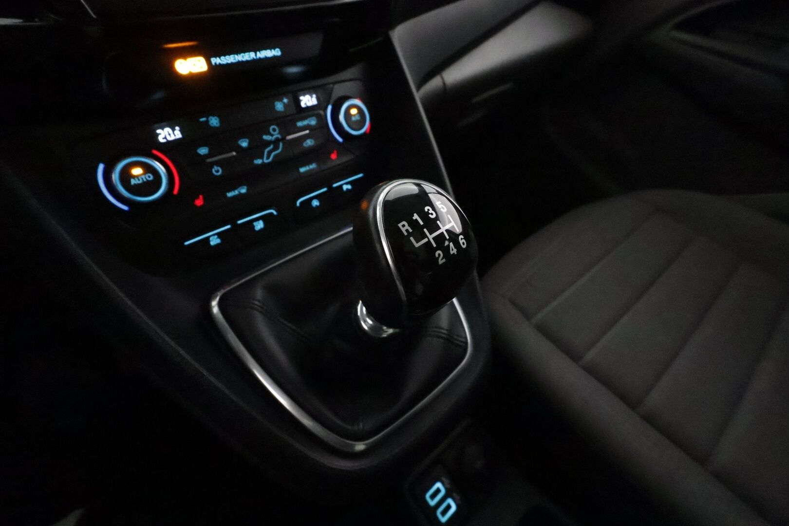 Ford Grand Tourneo Connect 2021 1,5 TDCi 120 hv M6 Titanium 7-Paik **Webasto / Xenon / P.kamera / Kaistavahti / Vakkari / Katveavustin / Keyless** - 1-om Suomi-auto / Kahdet Renkaat